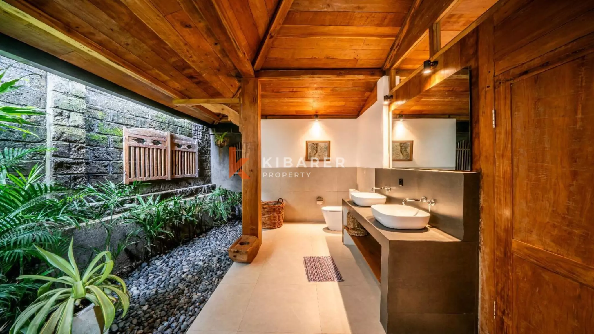 Villa de style Joglo flambant neuve de trois chambres avec salon ouvert à Canggu
