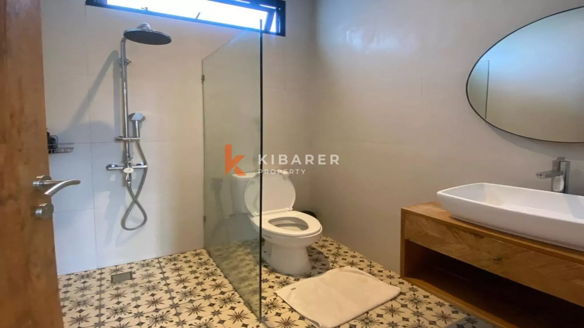 Maison moderne de deux chambres sans piscine située à Tegal Cupek