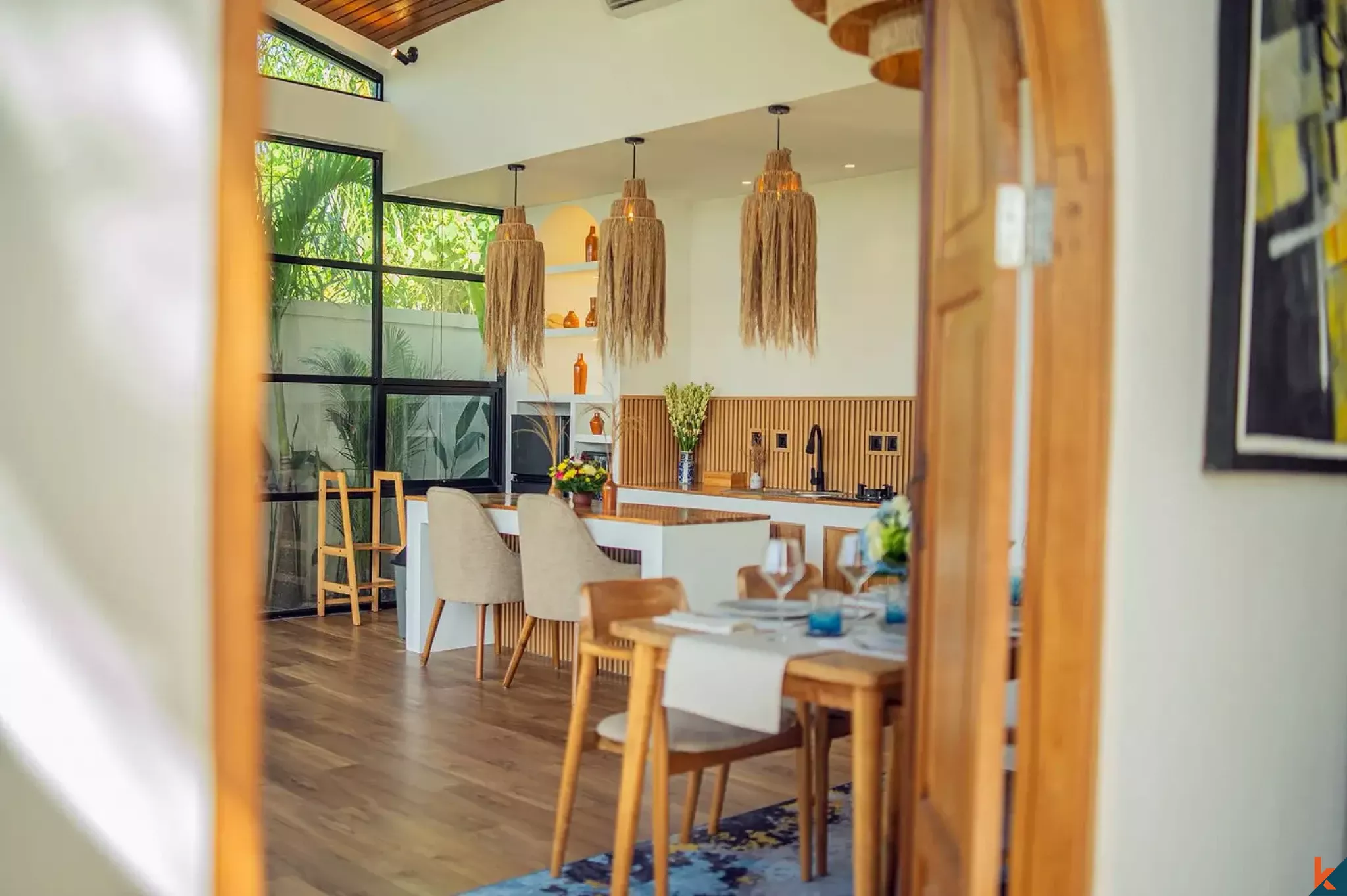 Vila Tropis Modern 2 Kamar Tidur untuk Disewa di Seminyak