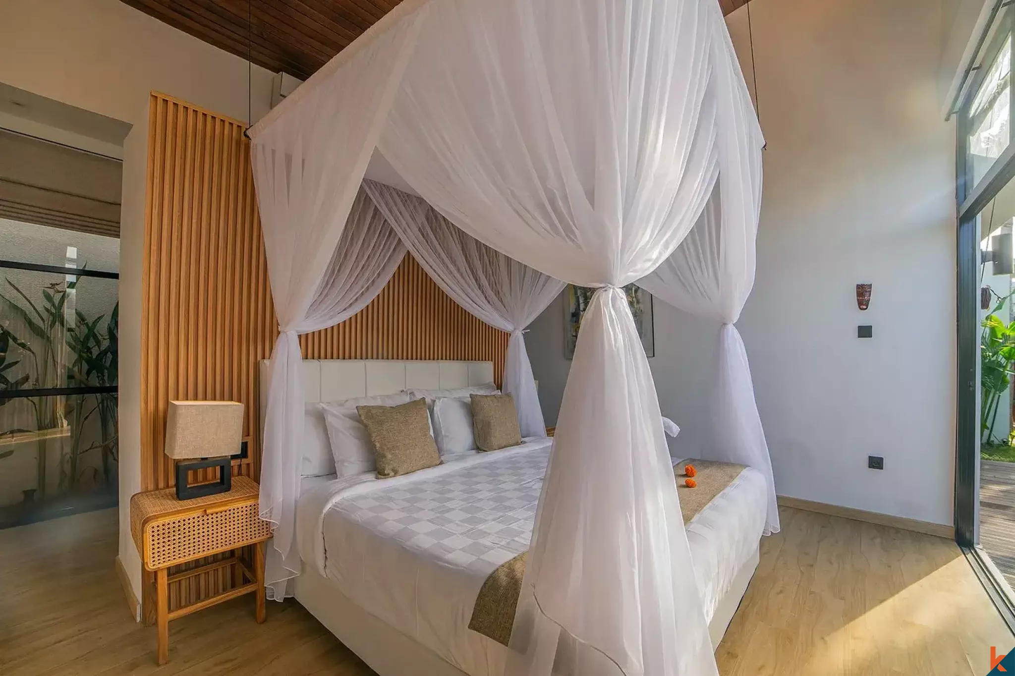 Vila Tropis Modern 2 Kamar Tidur untuk Disewa di Seminyak