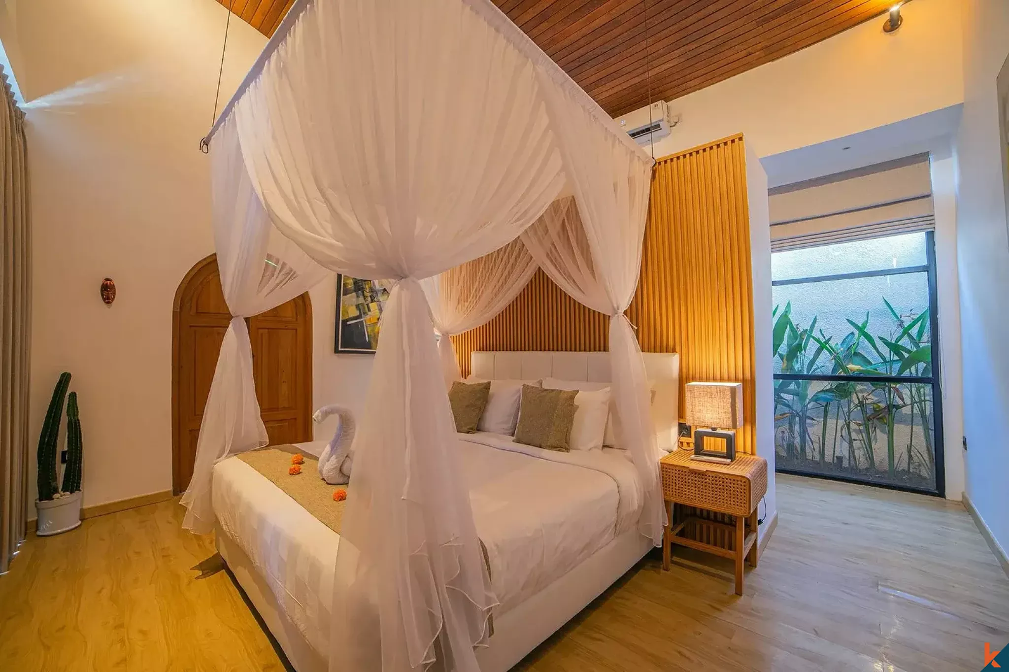 Vila Tropis Modern 2 Kamar Tidur untuk Disewa di Seminyak