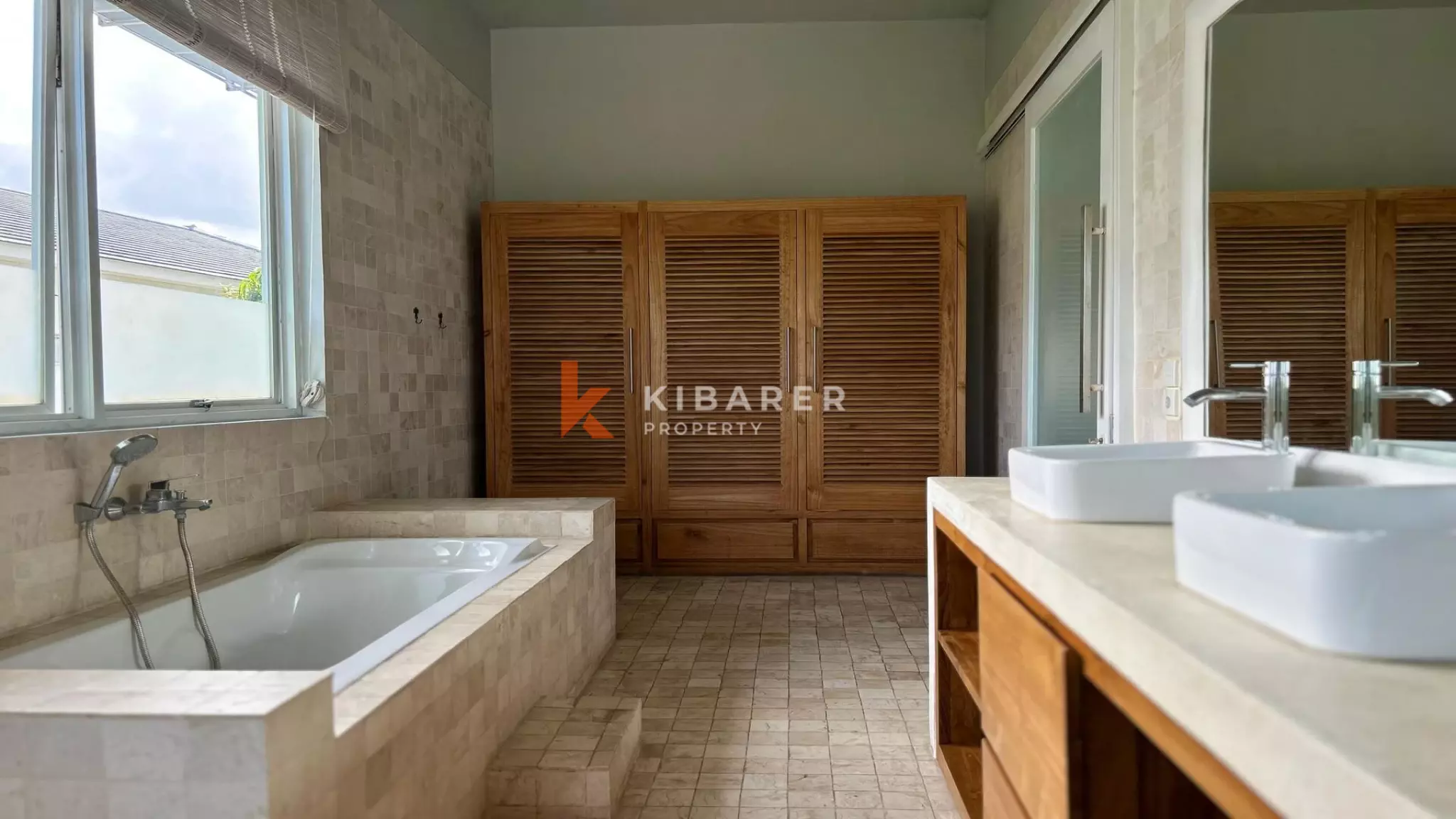Pererenan Sanctuary: Enclosed Three-Bedroom Villa with Pool and Lush Garden, Steps from the Beach
