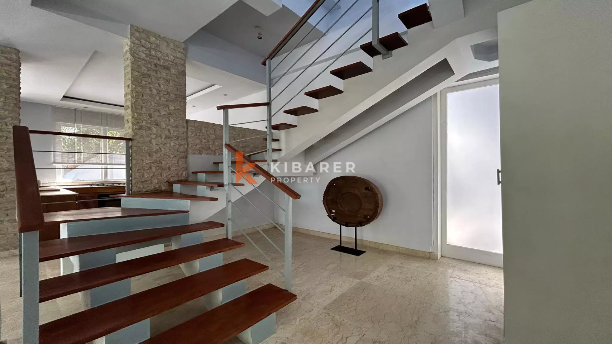 Pererenan Sanctuary: Enclosed Three-Bedroom Villa with Pool and Lush Garden, Steps from the Beach