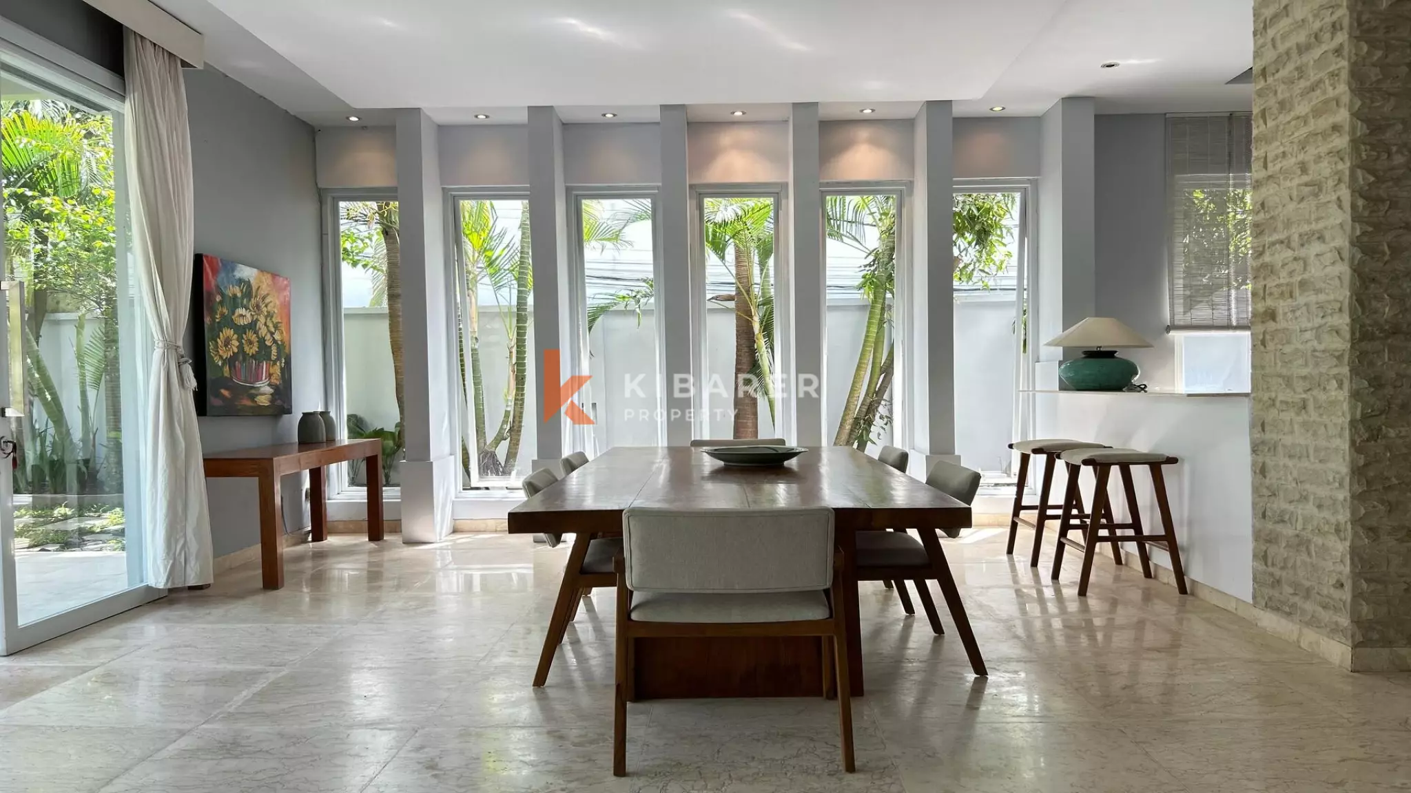 Pererenan Sanctuary: Enclosed Three-Bedroom Villa with Pool and Lush Garden, Steps from the Beach