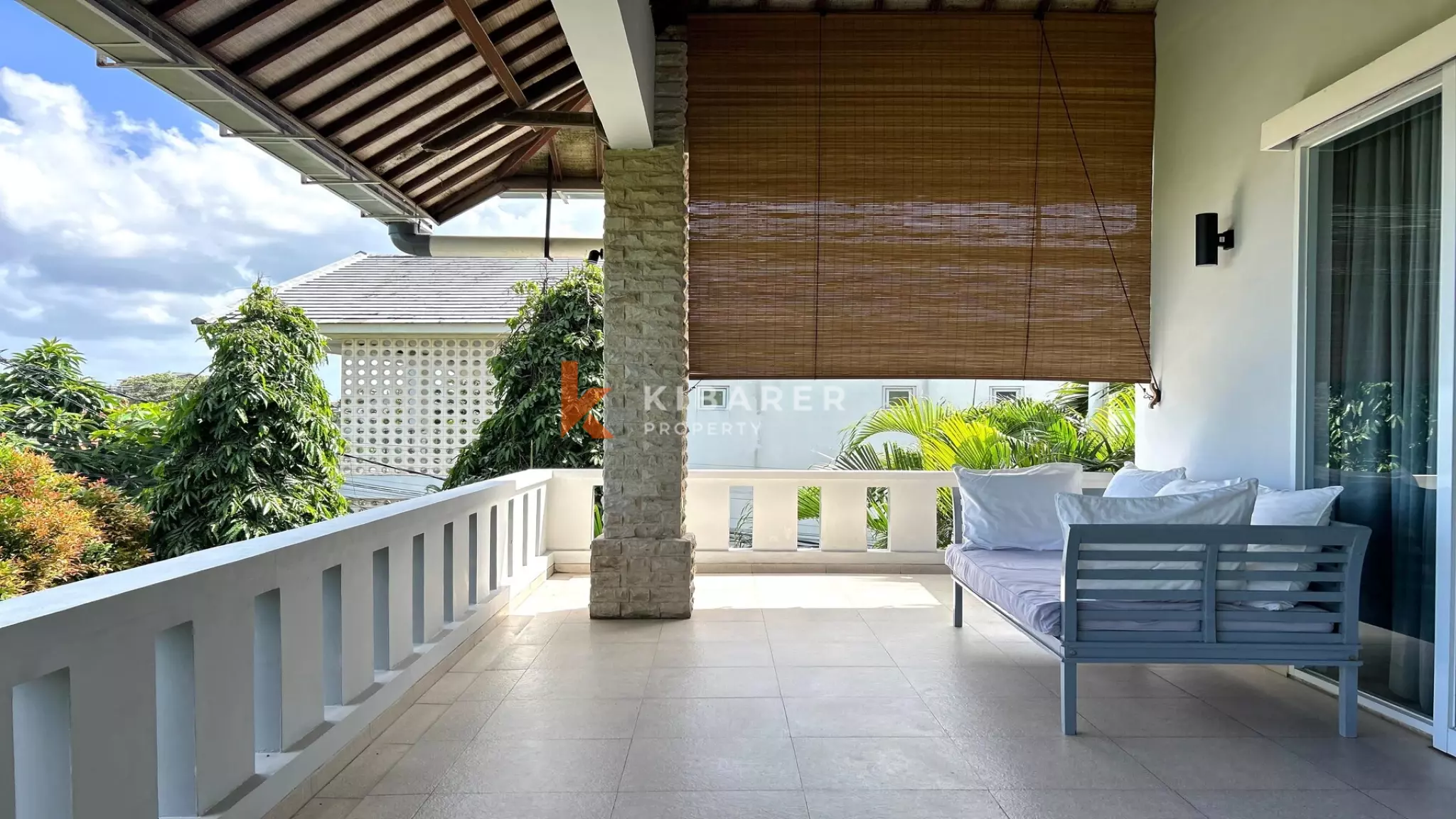 Pererenan Sanctuary: Enclosed Three-Bedroom Villa with Pool and Lush Garden, Steps from the Beach