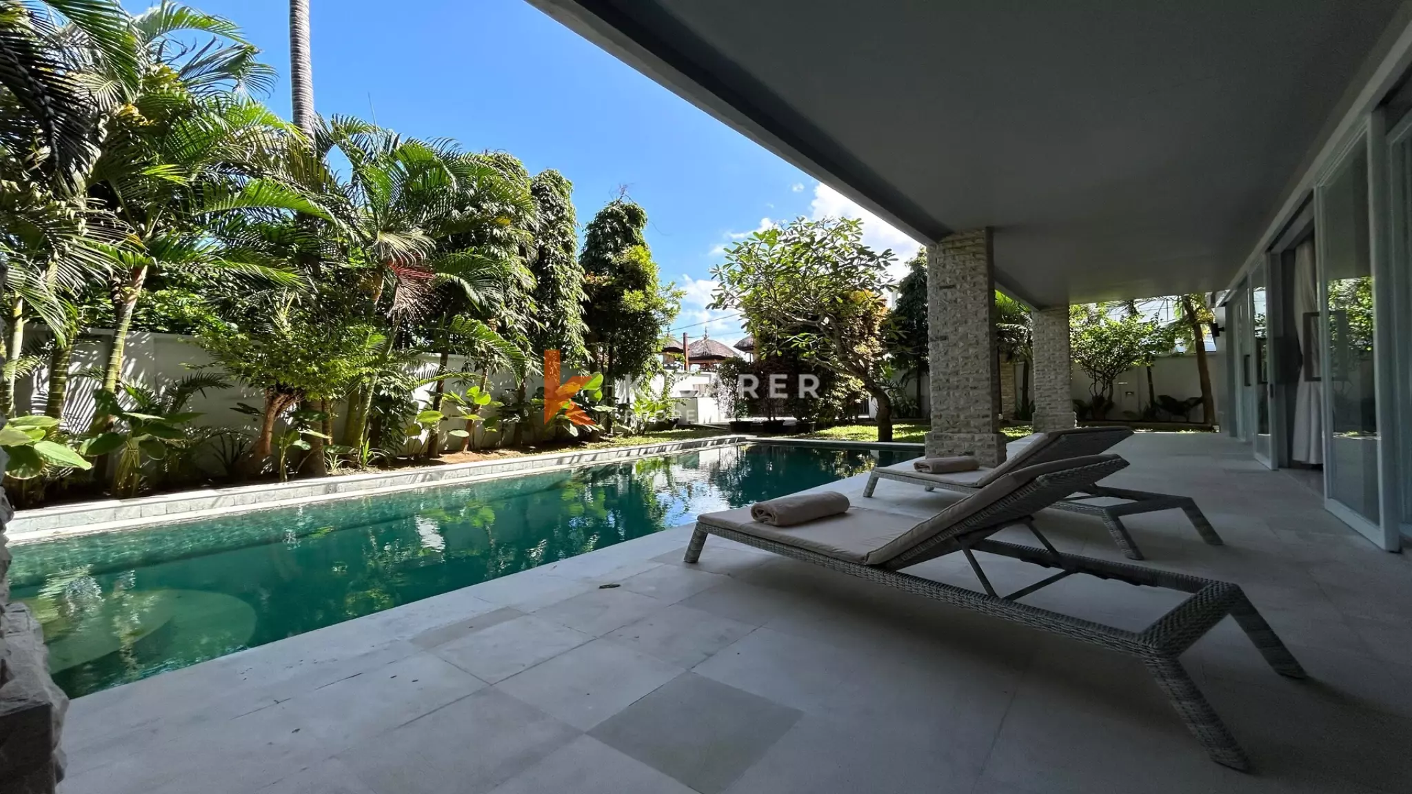 Pererenan Sanctuary: Enclosed Three-Bedroom Villa with Pool and Lush Garden, Steps from the Beach