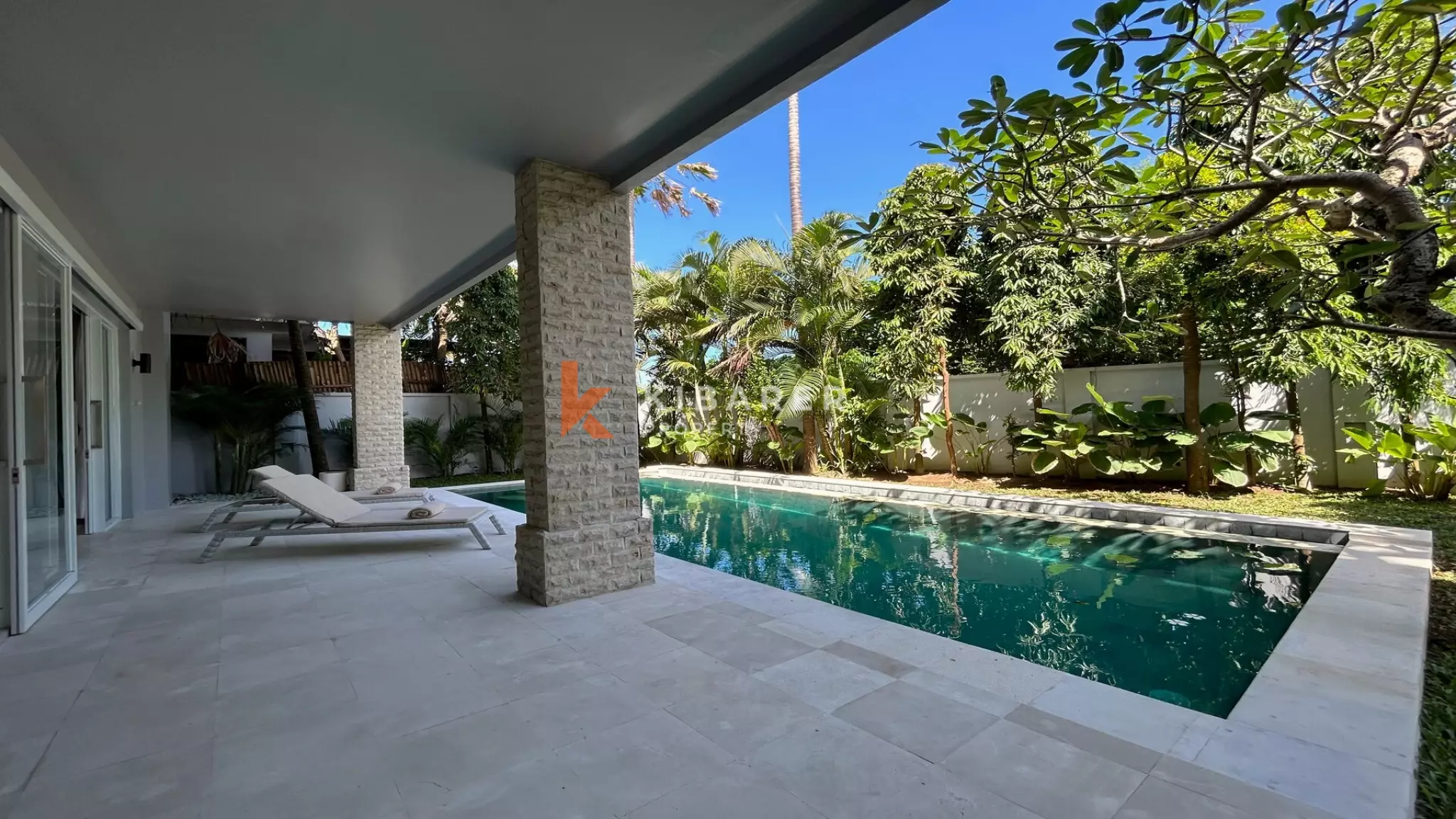 Pererenan Sanctuary: Enclosed Three-Bedroom Villa with Pool and Lush Garden, Steps from the Beach