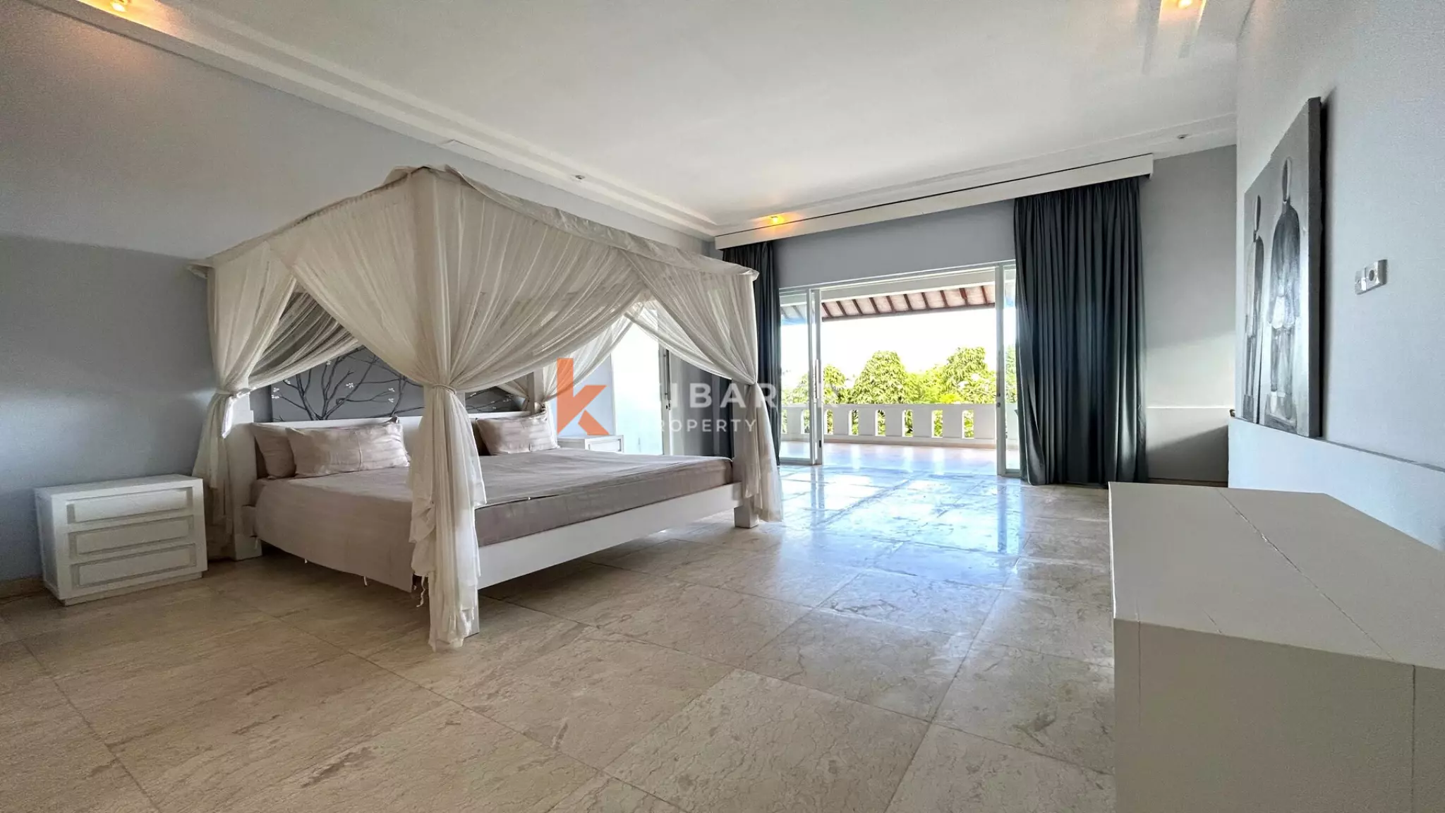 Pererenan Sanctuary: Enclosed Three-Bedroom Villa with Pool and Lush Garden, Steps from the Beach