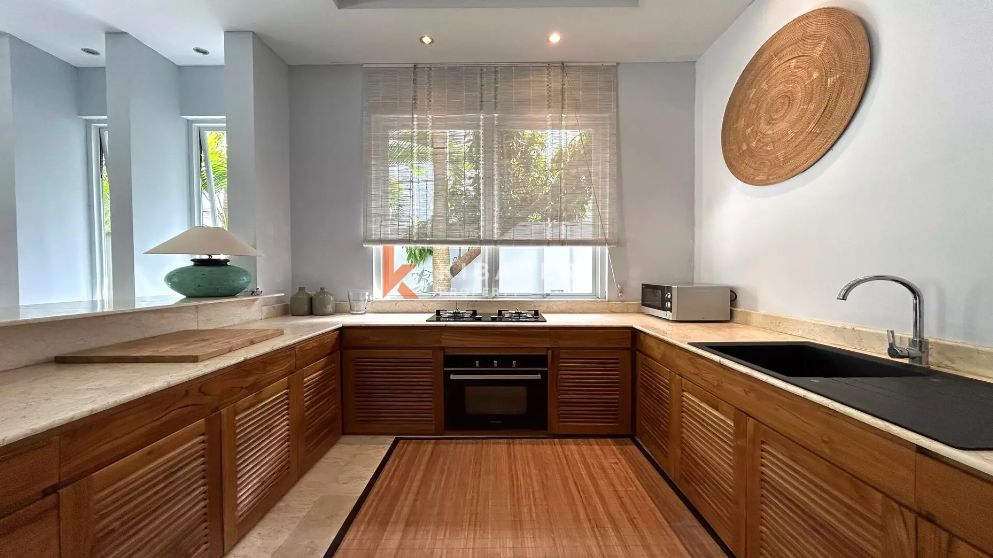 Pererenan Sanctuary: Enclosed Three-Bedroom Villa with Pool and Lush Garden, Steps from the Beach
