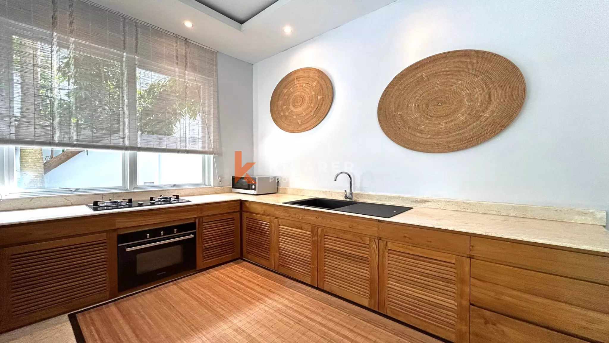 Pererenan Sanctuary: Enclosed Three-Bedroom Villa with Pool and Lush Garden, Steps from the Beach