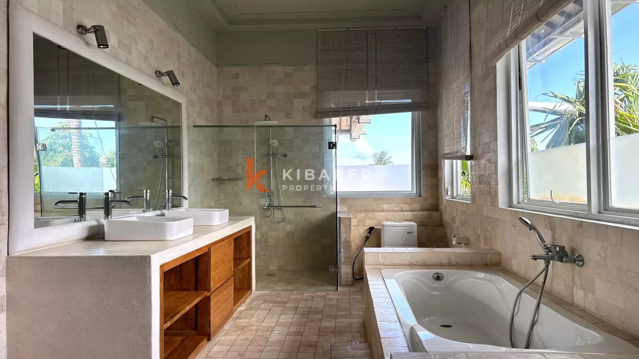 Pererenan Sanctuary: Enclosed Three-Bedroom Villa with Pool and Lush Garden, Steps from the Beach