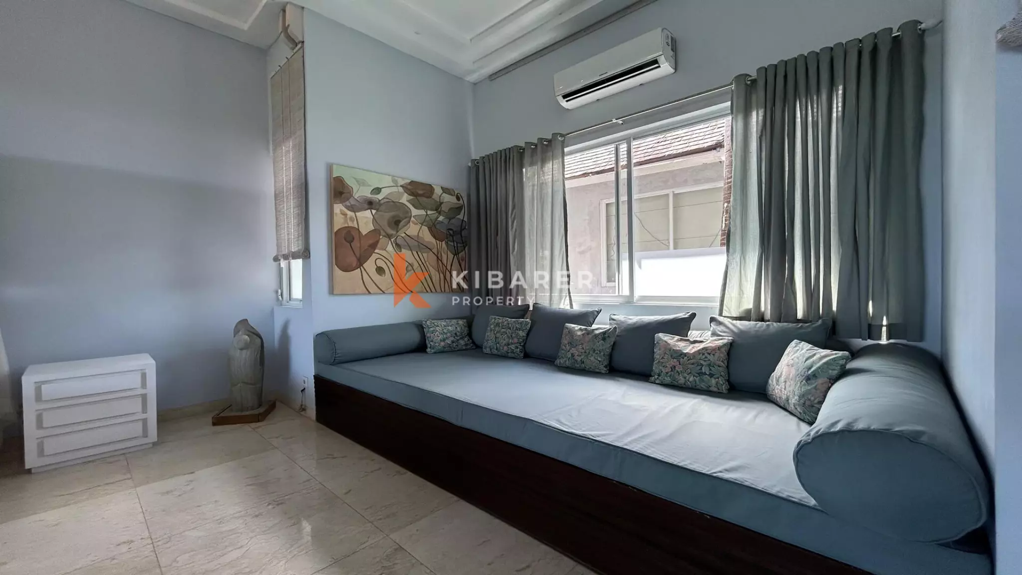 Pererenan Sanctuary: Enclosed Three-Bedroom Villa with Pool and Lush Garden, Steps from the Beach