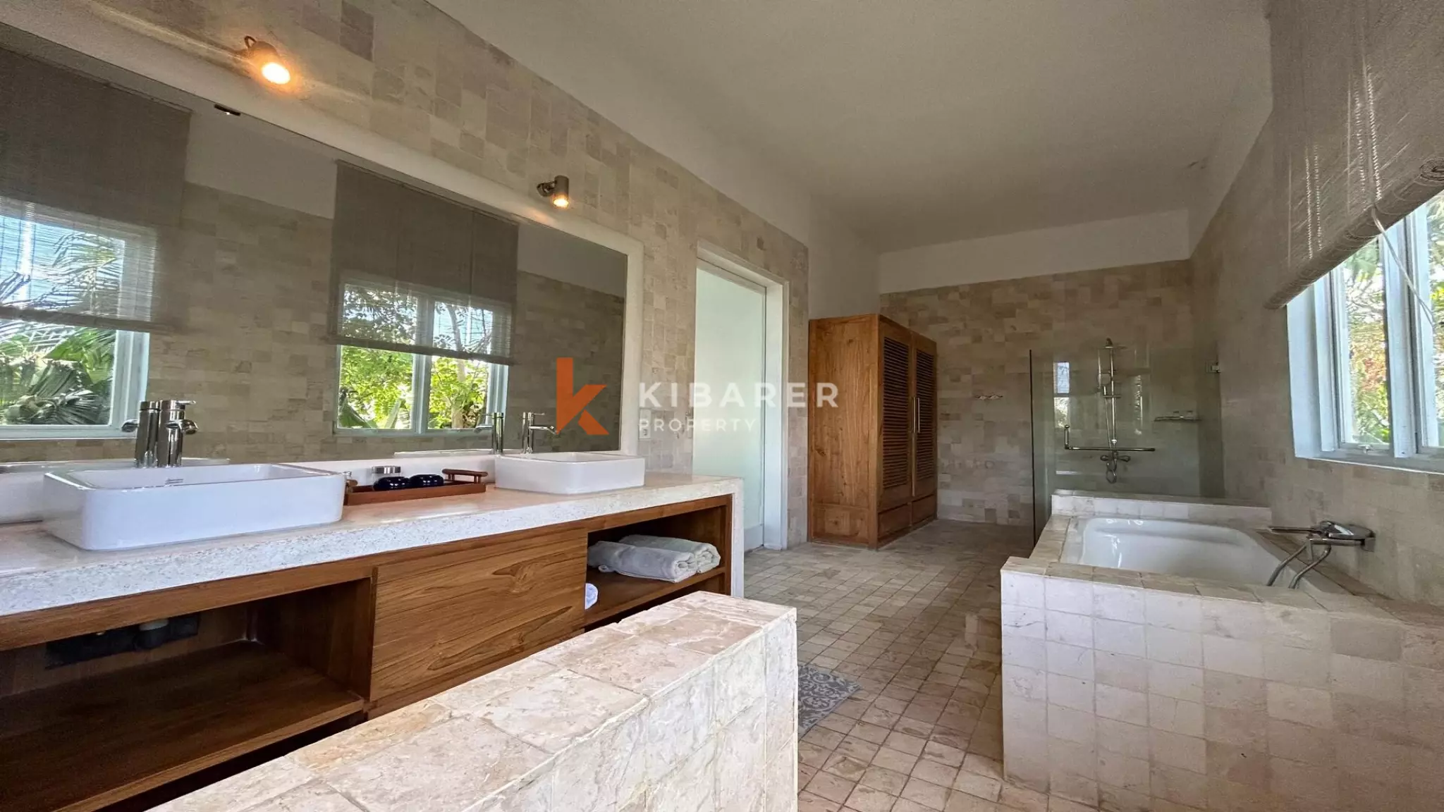Pererenan Sanctuary: Enclosed Three-Bedroom Villa with Pool and Lush Garden, Steps from the Beach