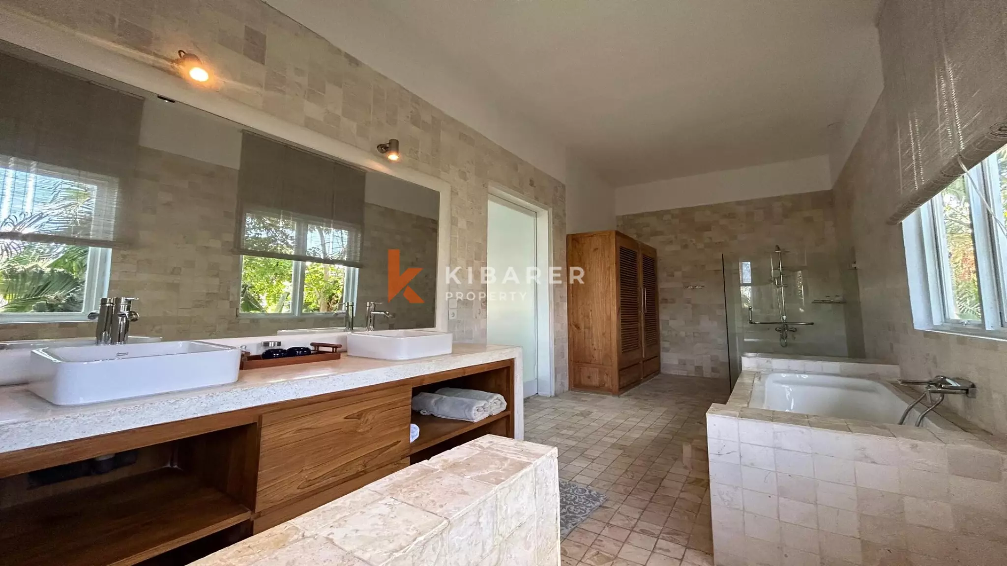 Pererenan Sanctuary: Enclosed Three-Bedroom Villa with Pool and Lush Garden, Steps from the Beach