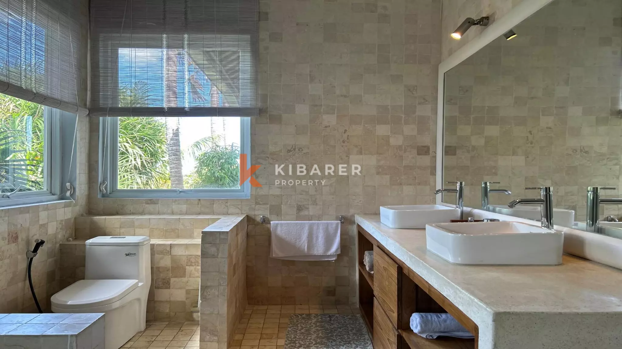 Pererenan Sanctuary: Enclosed Three-Bedroom Villa with Pool and Lush Garden, Steps from the Beach