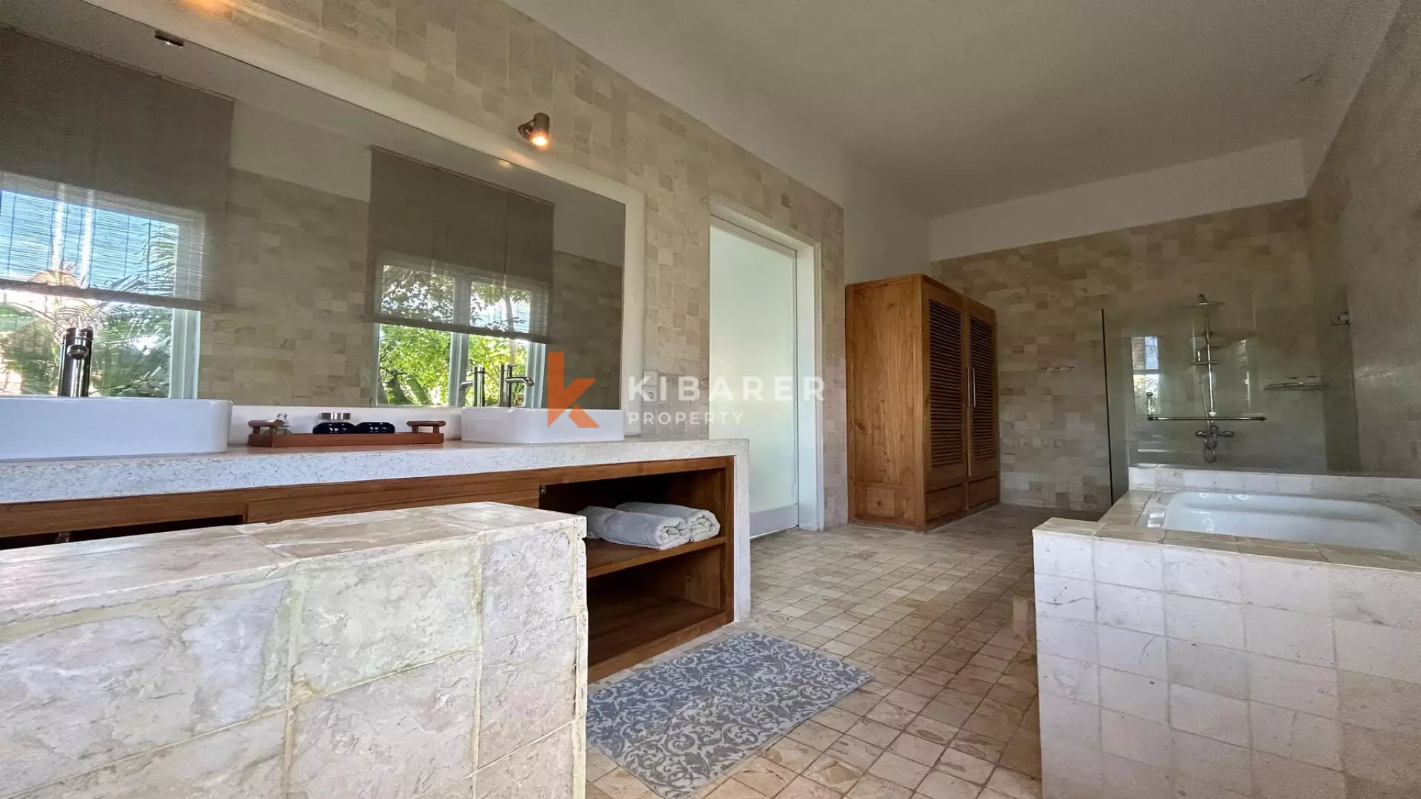 Pererenan Sanctuary: Enclosed Three-Bedroom Villa with Pool and Lush Garden, Steps from the Beach
