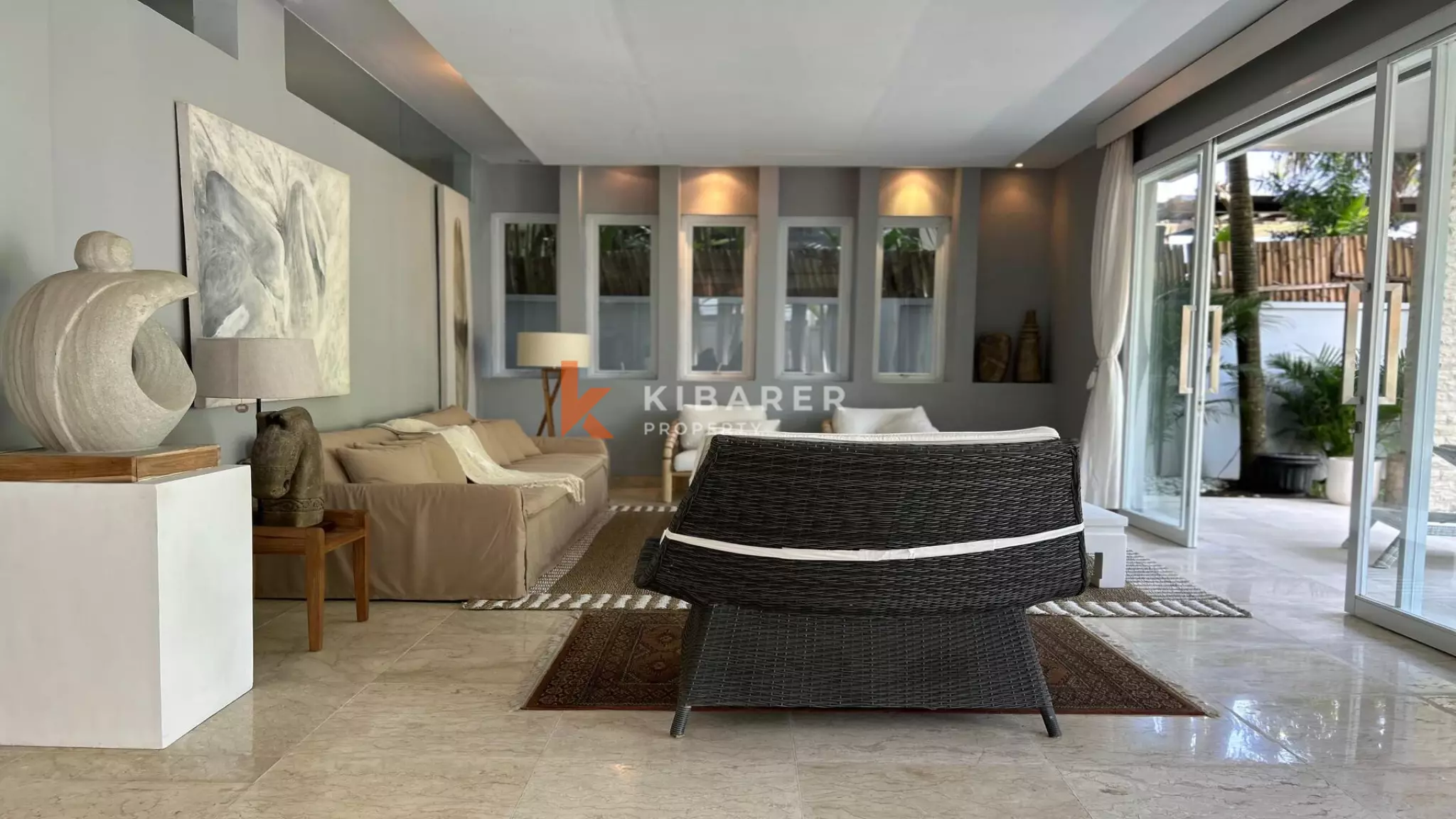 Pererenan Sanctuary: Enclosed Three-Bedroom Villa with Pool and Lush Garden, Steps from the Beach