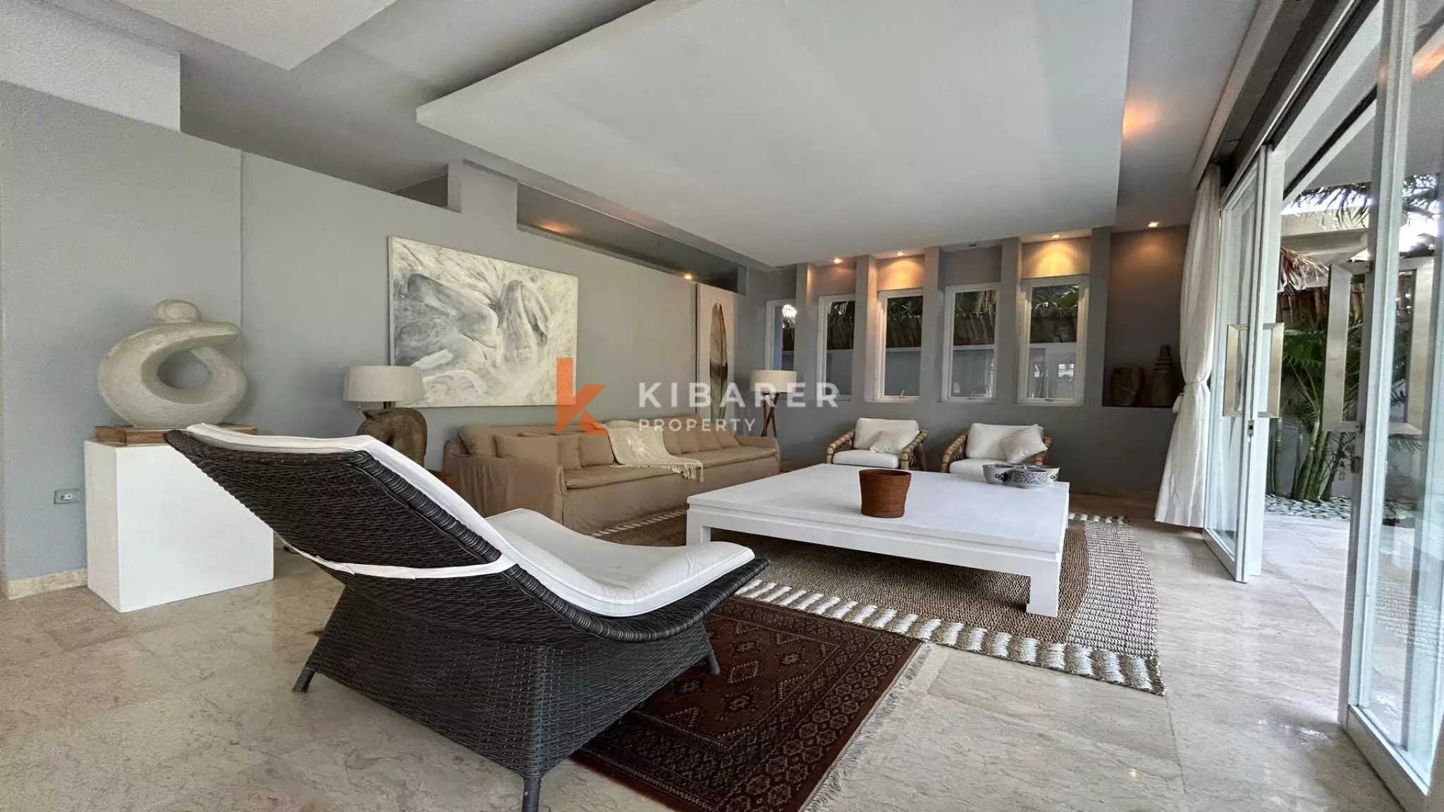 Pererenan Sanctuary: Enclosed Three-Bedroom Villa with Pool and Lush Garden, Steps from the Beach