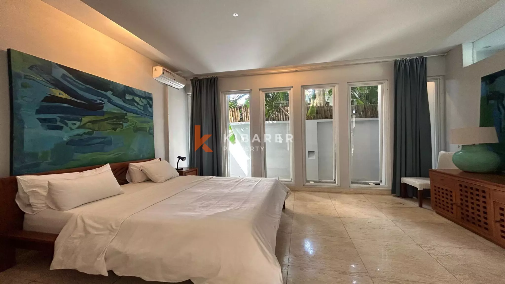Pererenan Sanctuary: Enclosed Three-Bedroom Villa with Pool and Lush Garden, Steps from the Beach