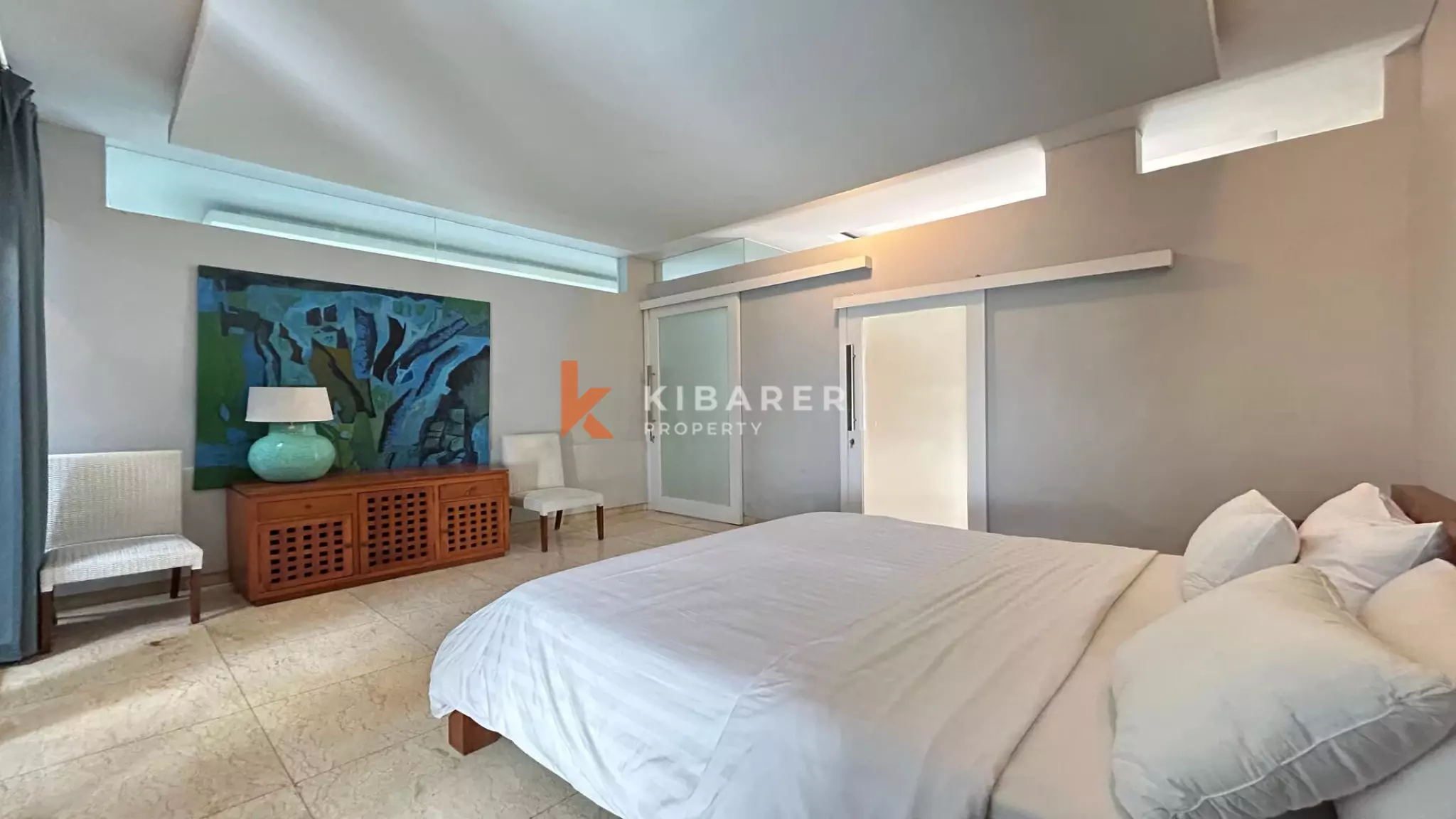 Pererenan Sanctuary: Enclosed Three-Bedroom Villa with Pool and Lush Garden, Steps from the Beach