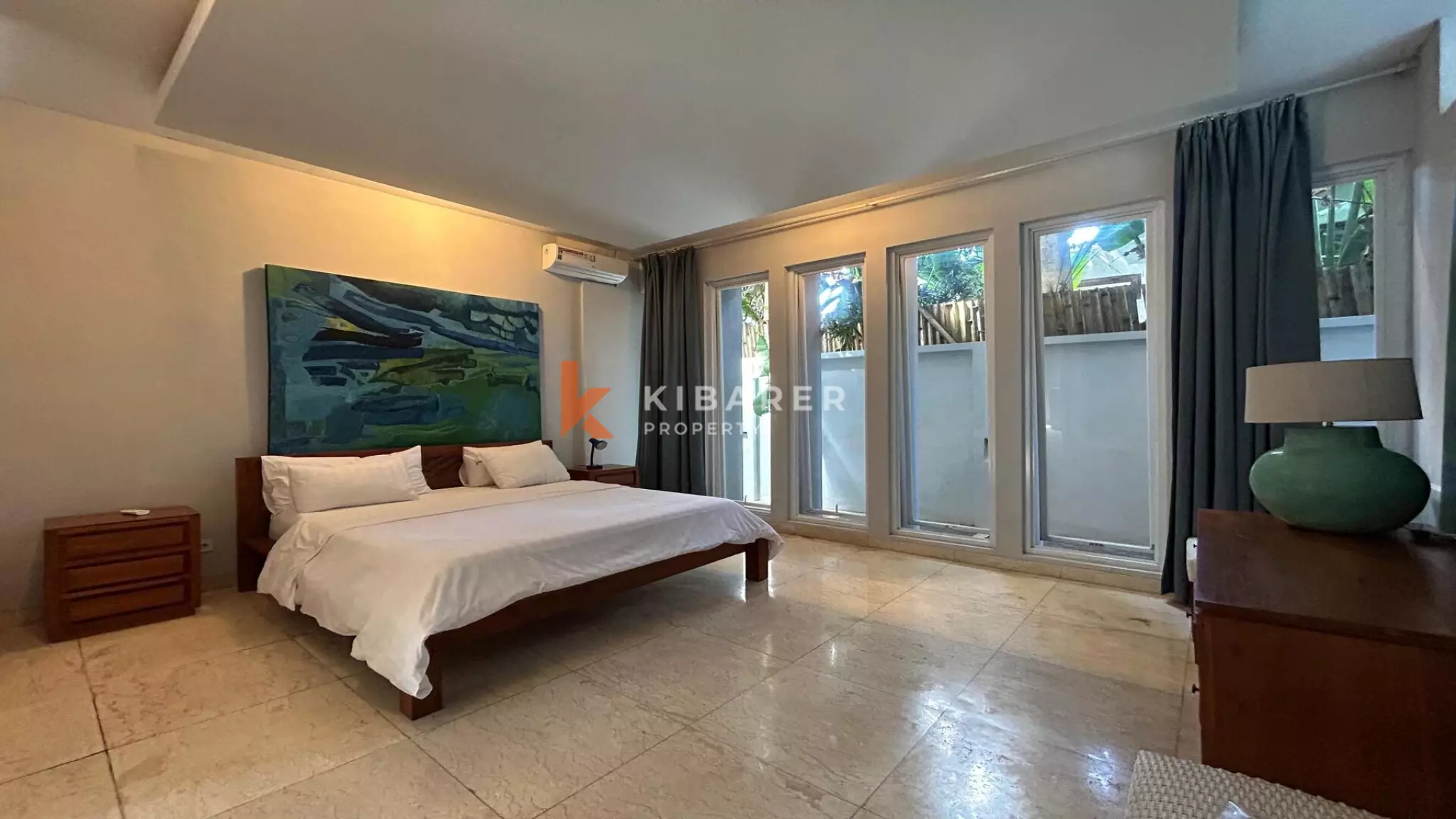 Pererenan Sanctuary: Enclosed Three-Bedroom Villa with Pool and Lush Garden, Steps from the Beach