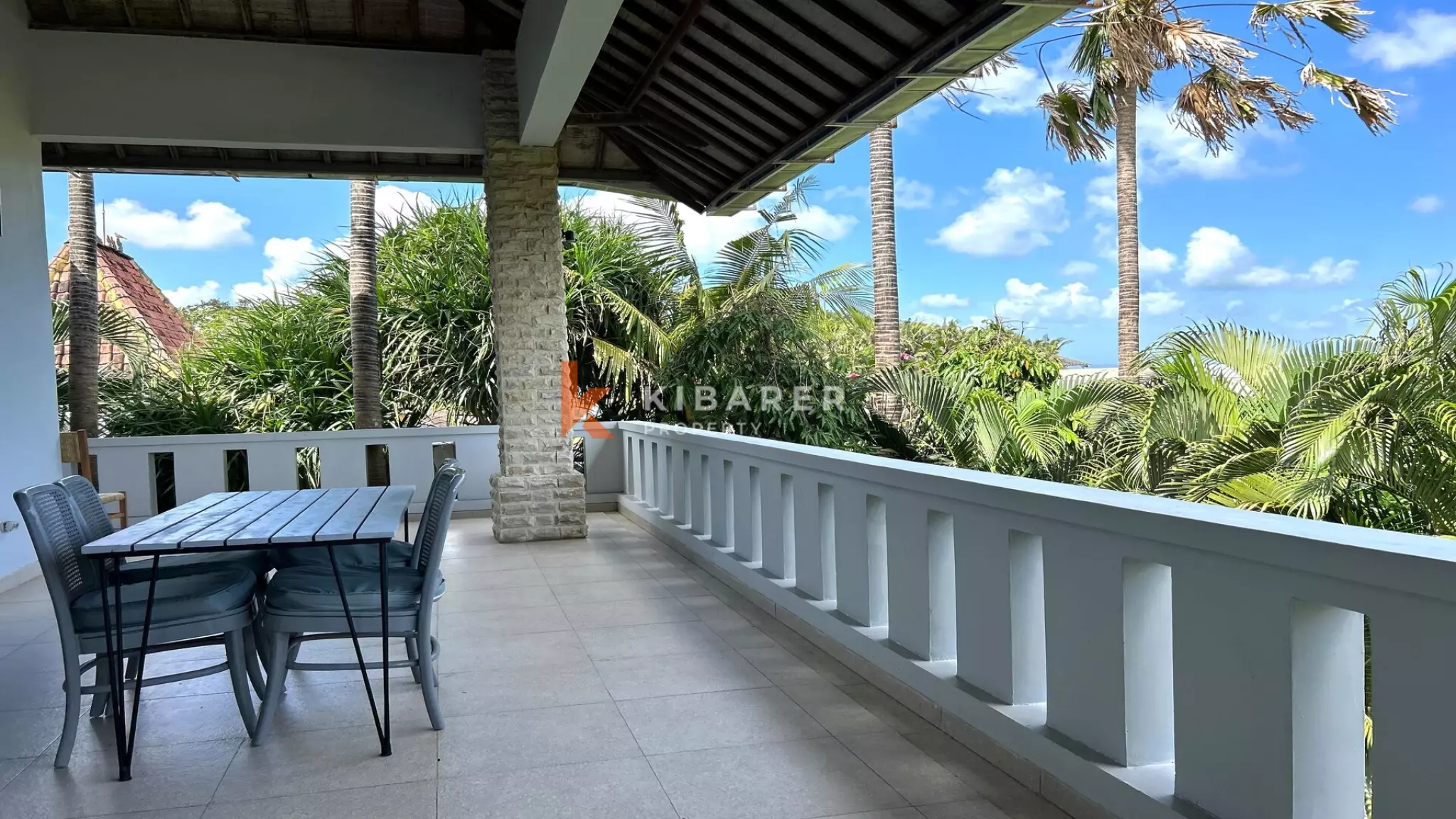 Pererenan Sanctuary: Enclosed Three-Bedroom Villa with Pool and Lush Garden, Steps from the Beach