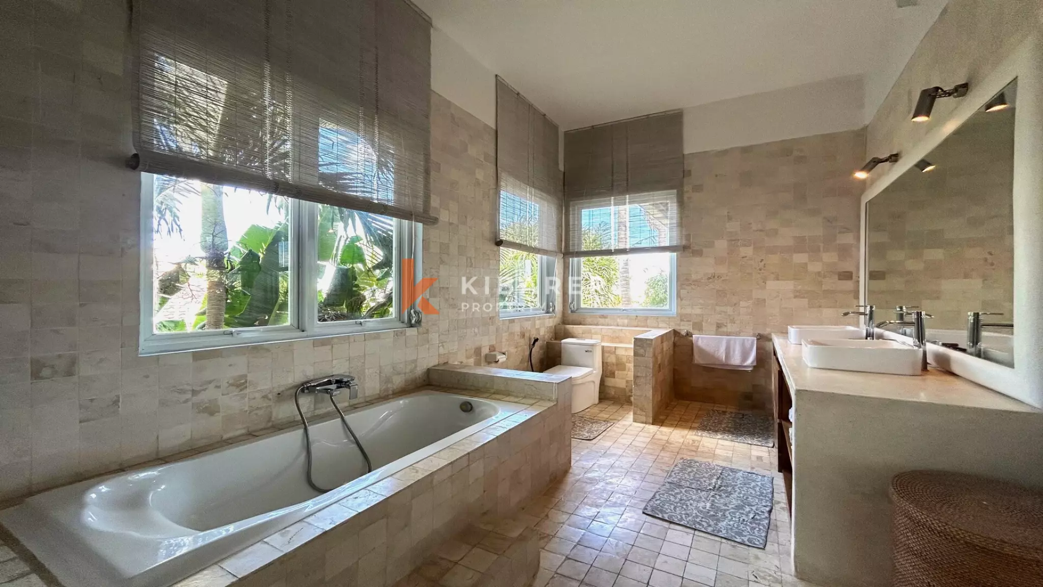 Pererenan Sanctuary: Enclosed Three-Bedroom Villa with Pool and Lush Garden, Steps from the Beach