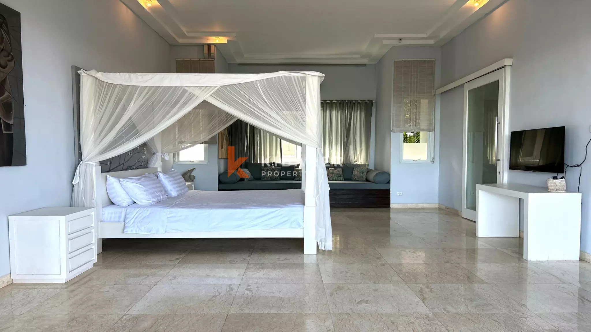 Pererenan Sanctuary: Enclosed Three-Bedroom Villa with Pool and Lush Garden, Steps from the Beach