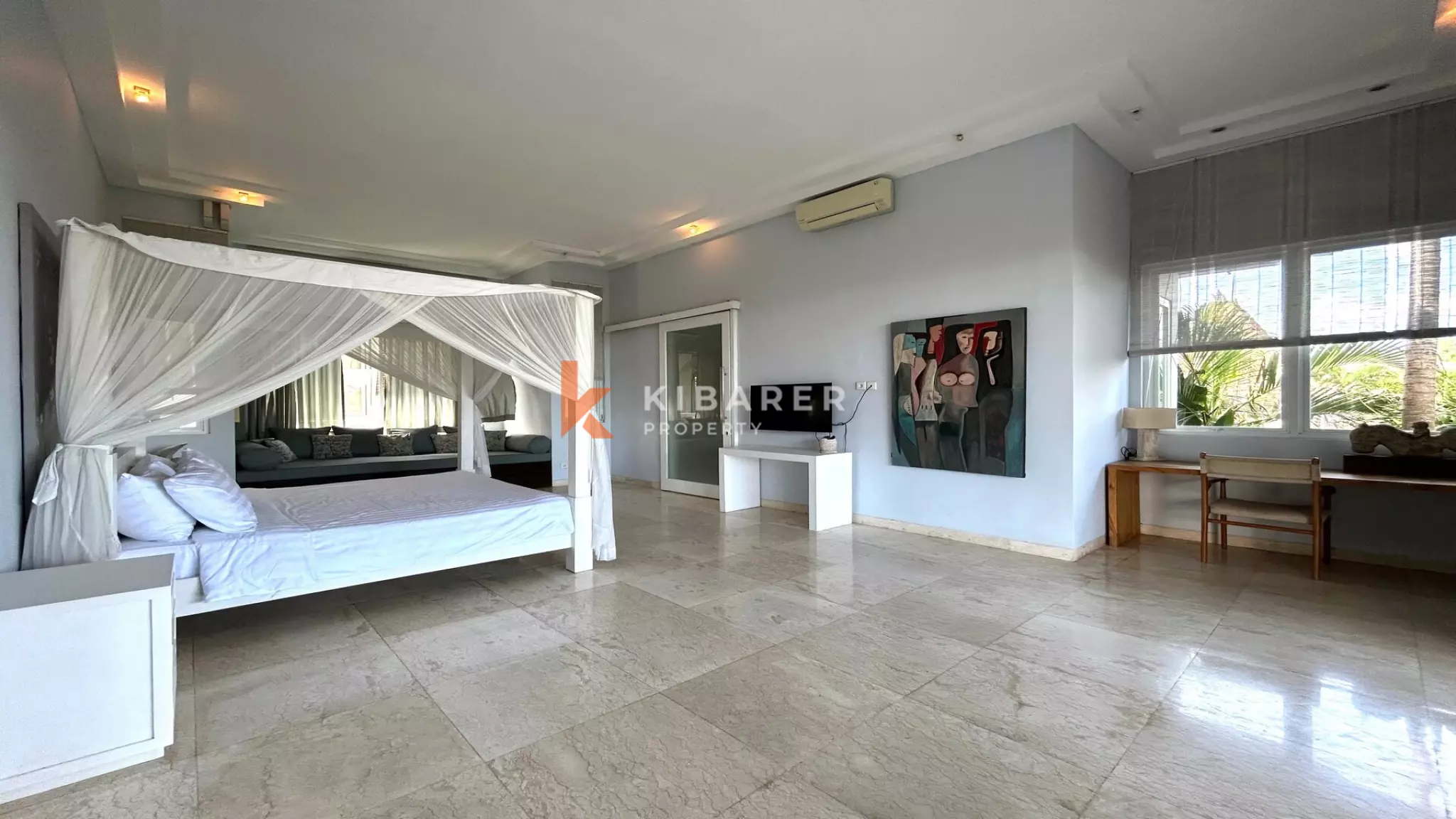 Pererenan Sanctuary: Enclosed Three-Bedroom Villa with Pool and Lush Garden, Steps from the Beach