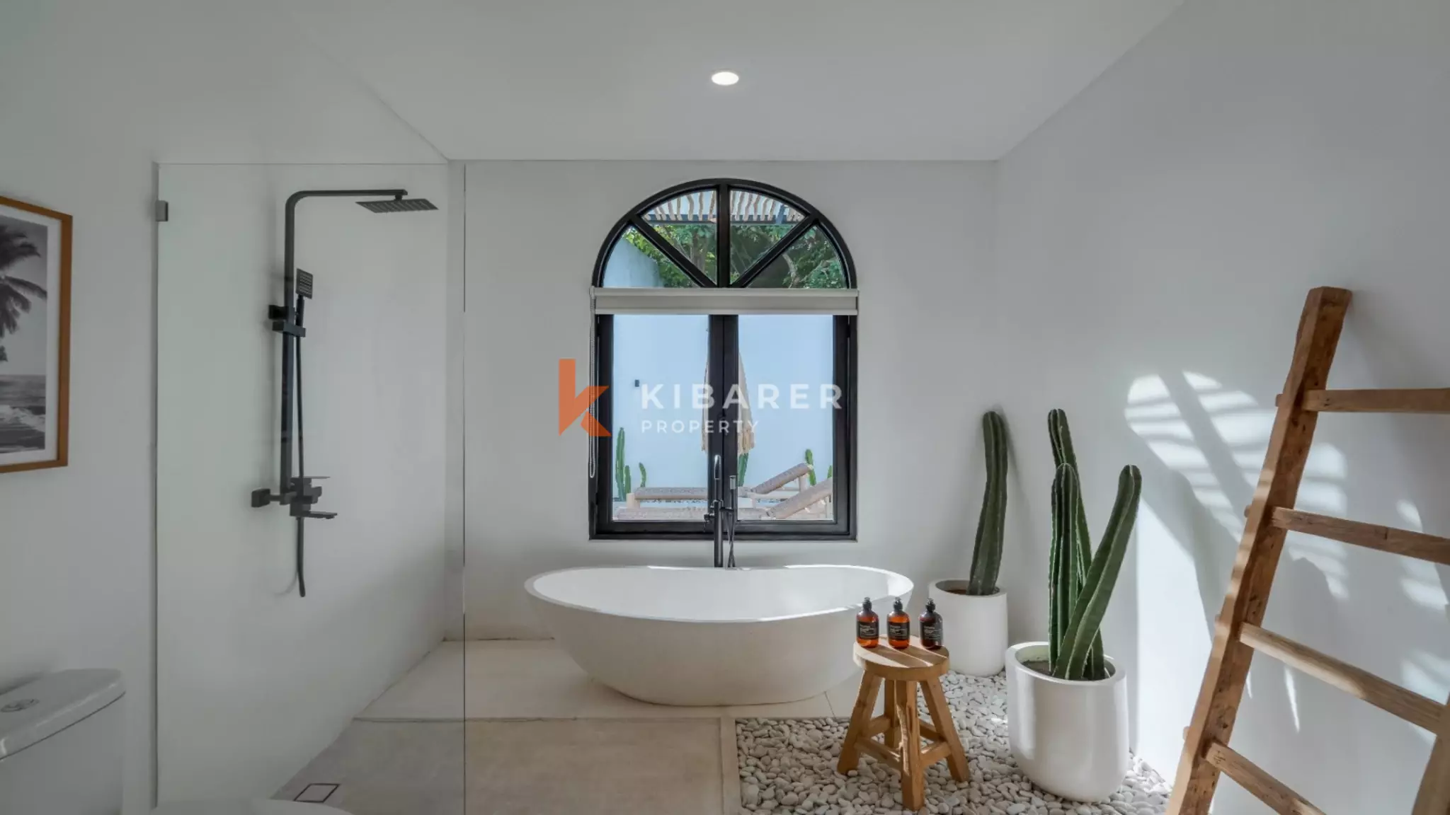 Paradis méditerranéen : Élégante villa de deux chambres avec piscine privée à Padonan