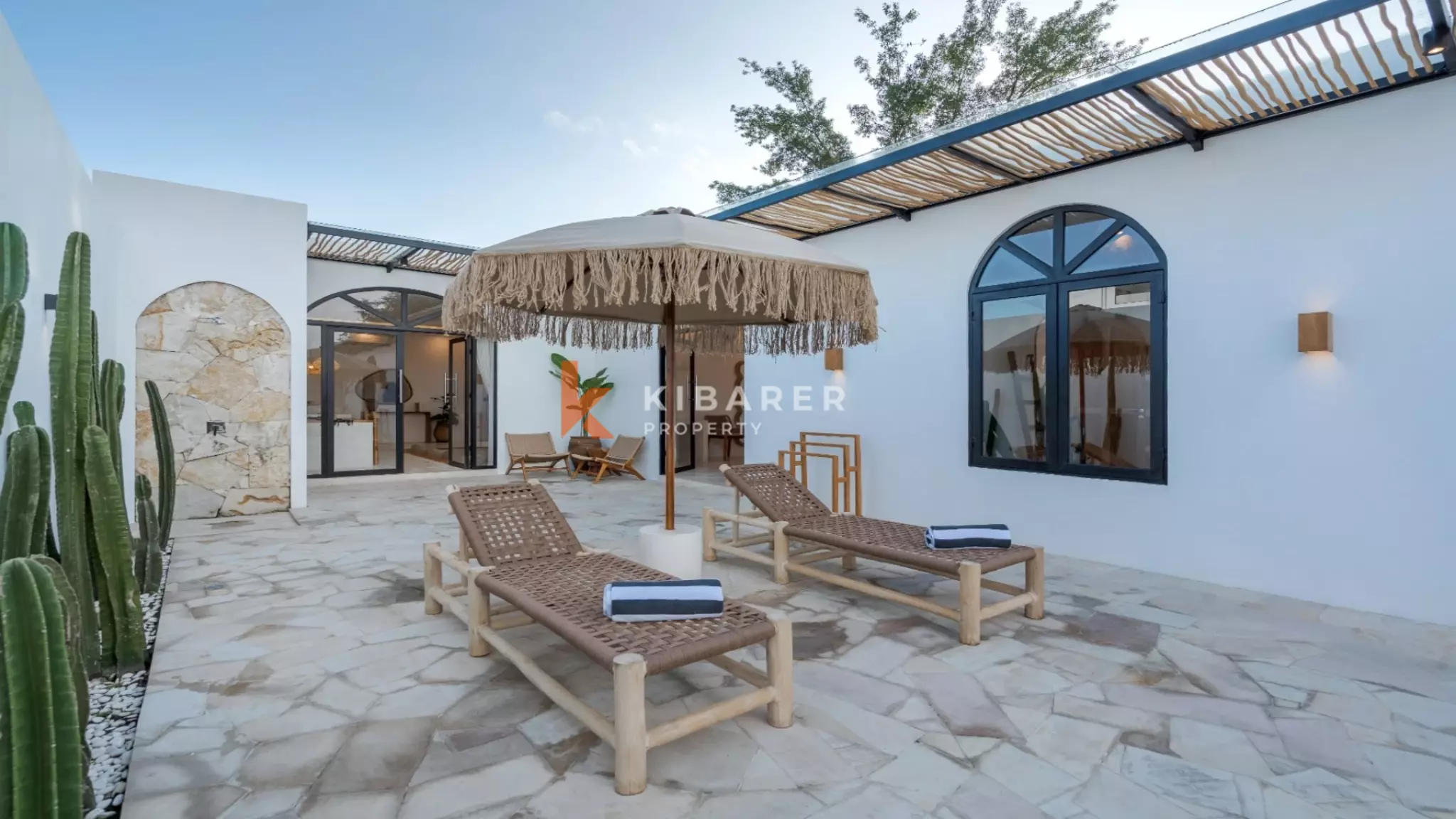 Paradis méditerranéen : Élégante villa de deux chambres avec piscine privée à Padonan