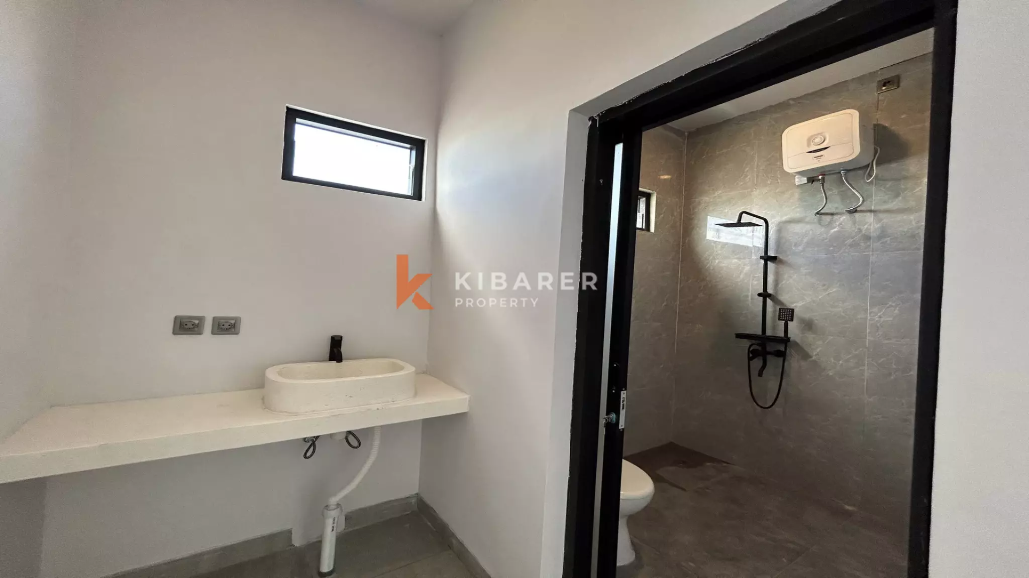 Charming Three-Bedroom Fully Furnished Villa with Enclosed Living in Pererenan