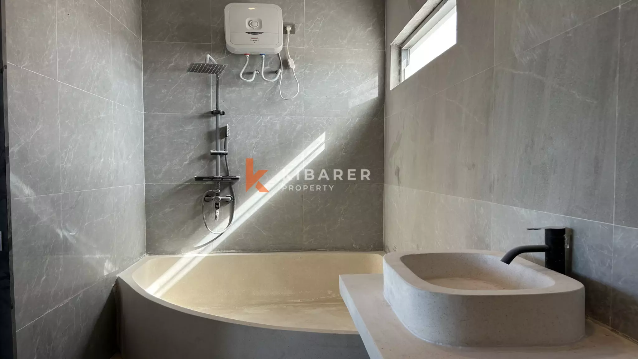 Charming Three-Bedroom Fully Furnished Villa with Enclosed Living in Pererenan