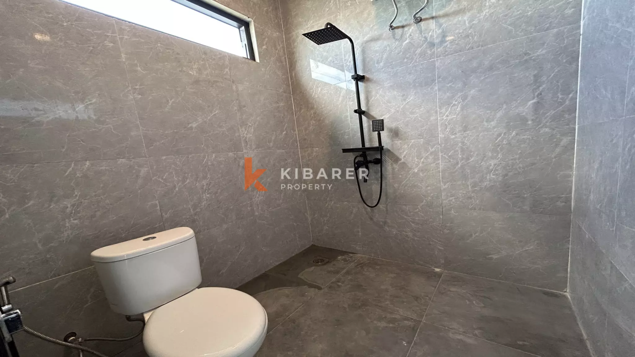 Charming Three-Bedroom Fully Furnished Villa with Enclosed Living in Pererenan