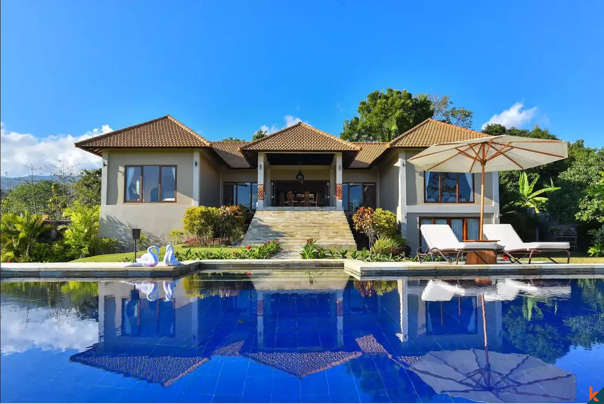 Elegant 4-Bedroom Freehold Villa Near Lovina Beach