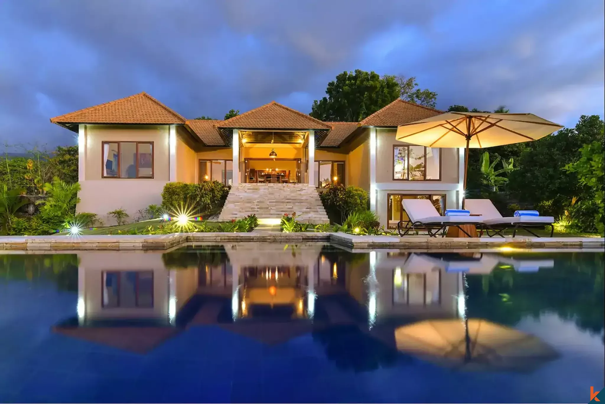 Elegant 4-Bedroom Freehold Villa Near Lovina Beach