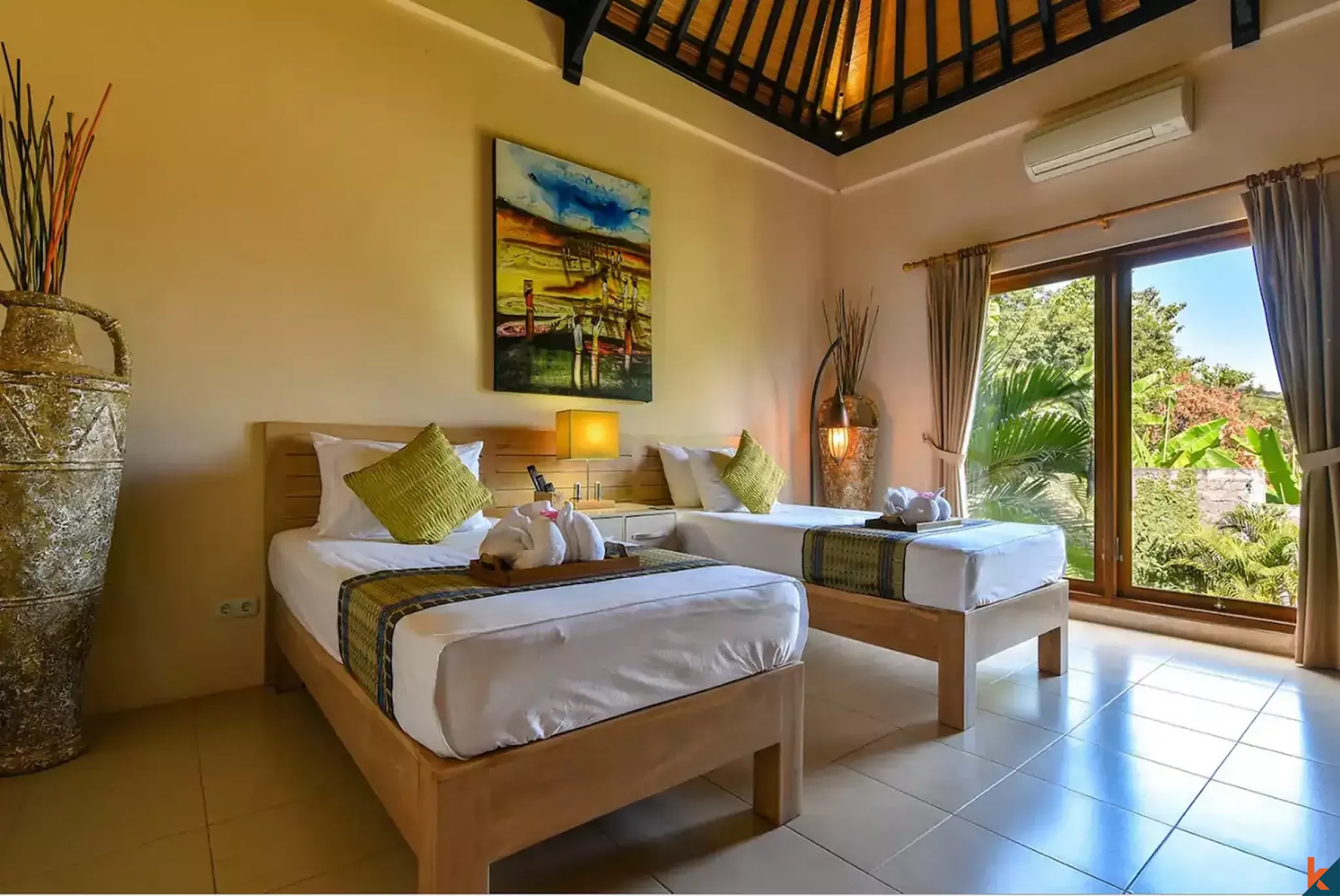 Elegant 4-Bedroom Freehold Villa Near Lovina Beach