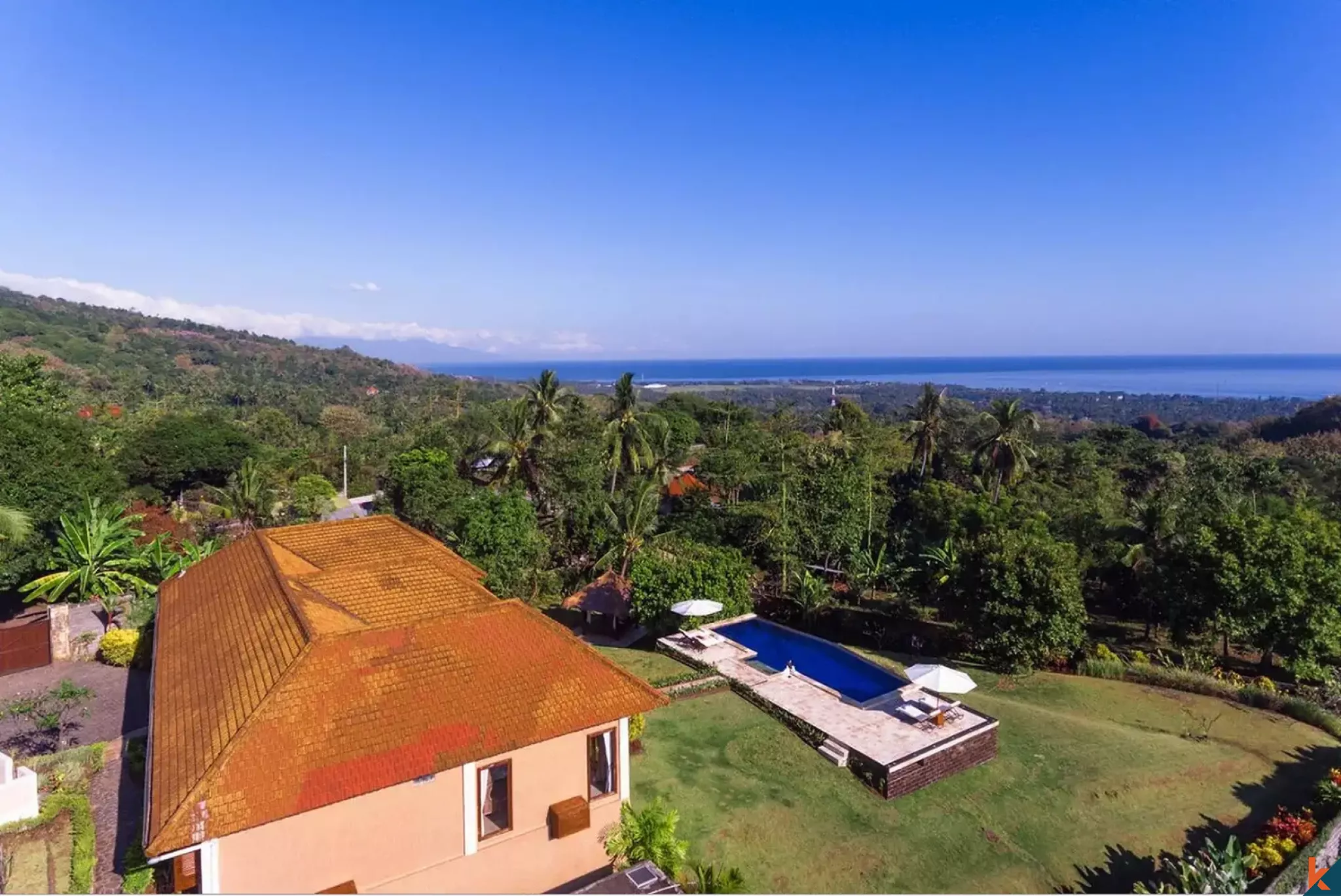 Elegant 4-Bedroom Freehold Villa Near Lovina Beach