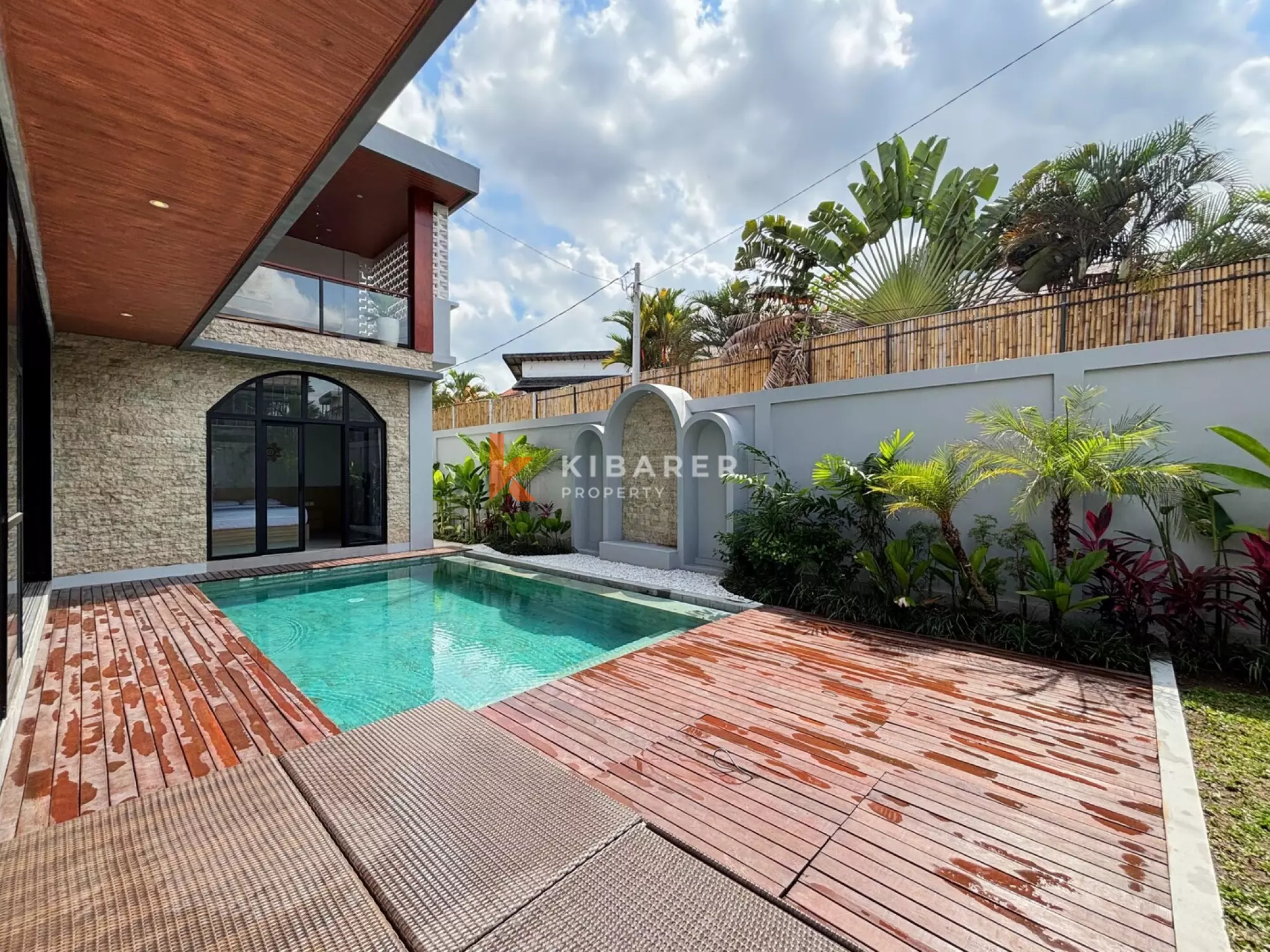 Family Friendly Three Bedroom Enclosed Villa with Garden and Parking in Padonan