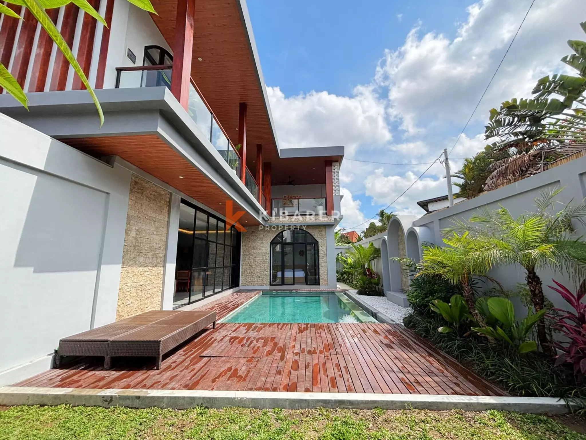 Family Friendly Three Bedroom Enclosed Villa with Garden and Parking in Padonan