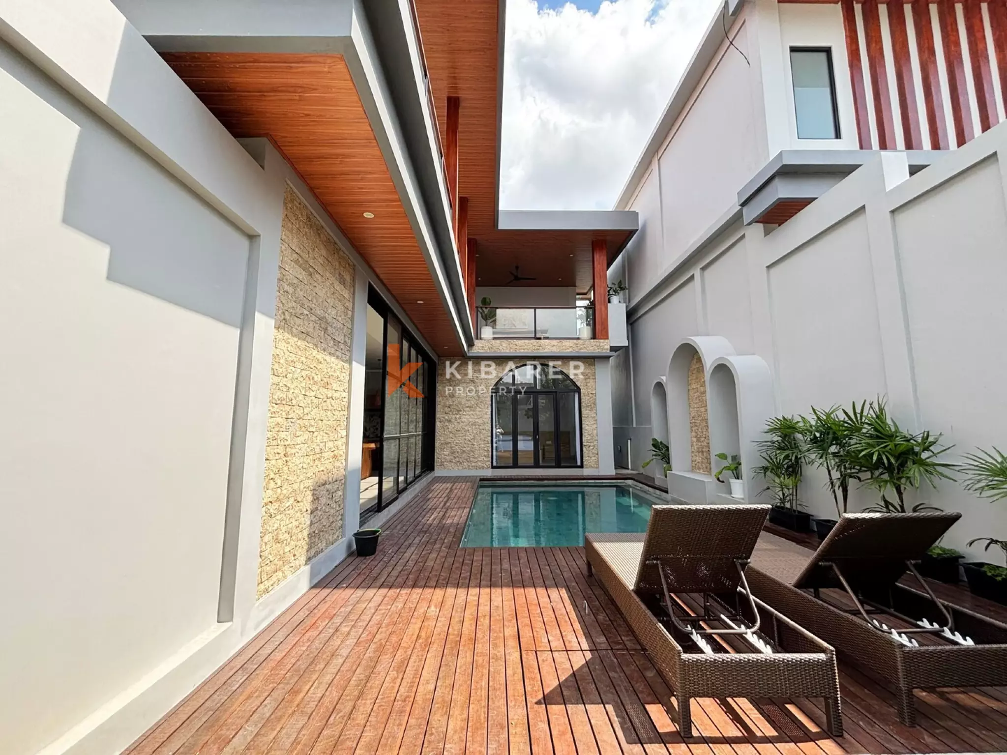 Fully Furnished Three Bedroom Villa with Enclosed Living in Padonan