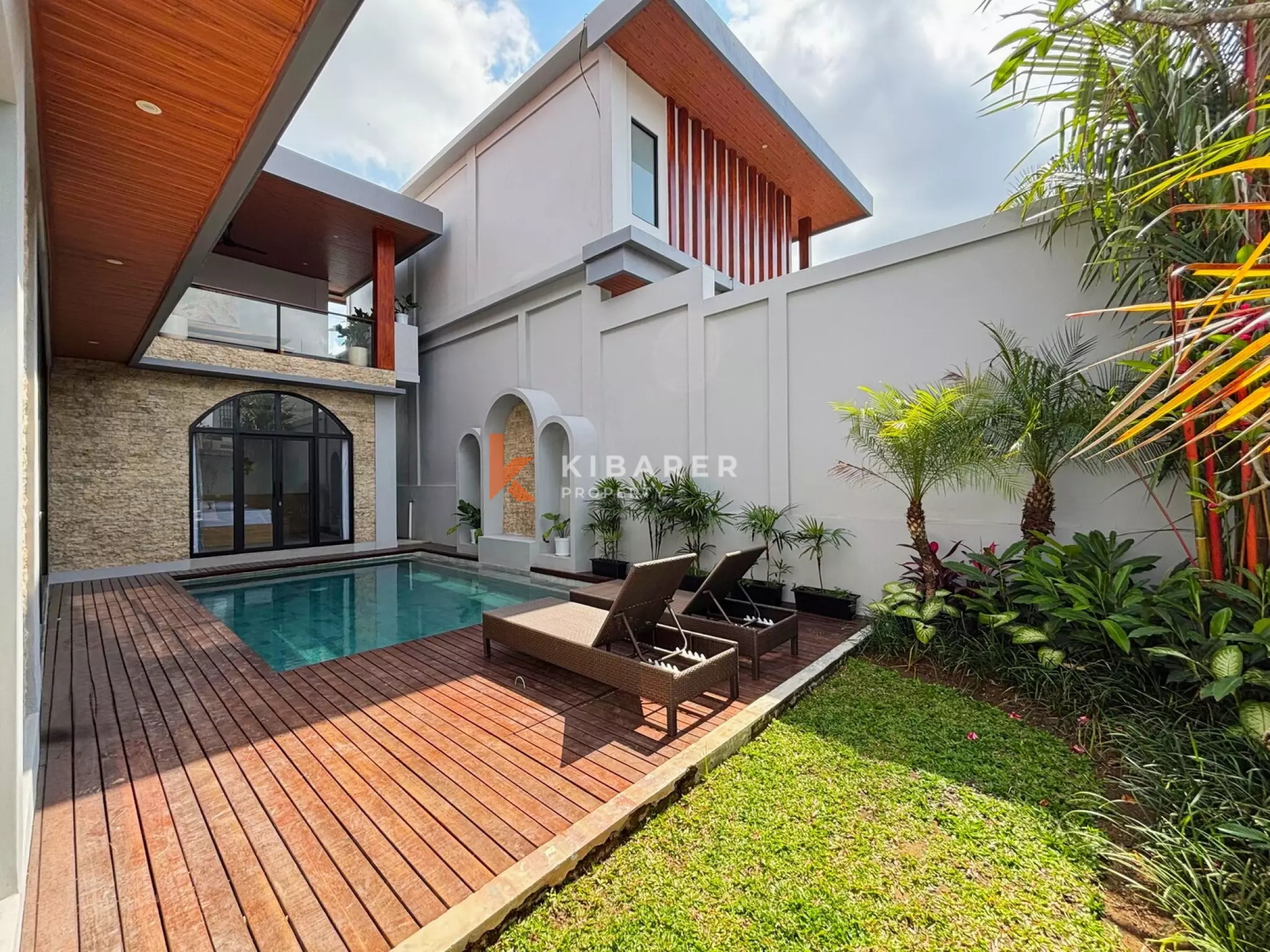 Fully Furnished Three Bedroom Villa with Enclosed Living in Padonan