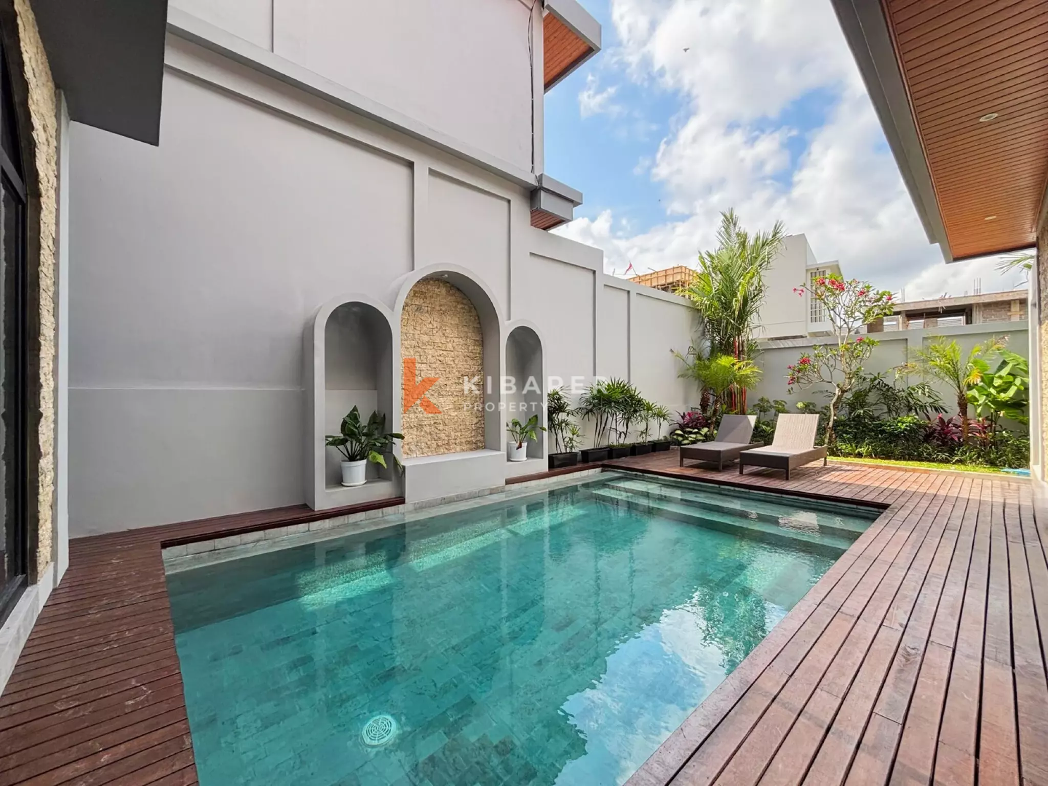 Fully Furnished Three Bedroom Villa with Enclosed Living in Padonan