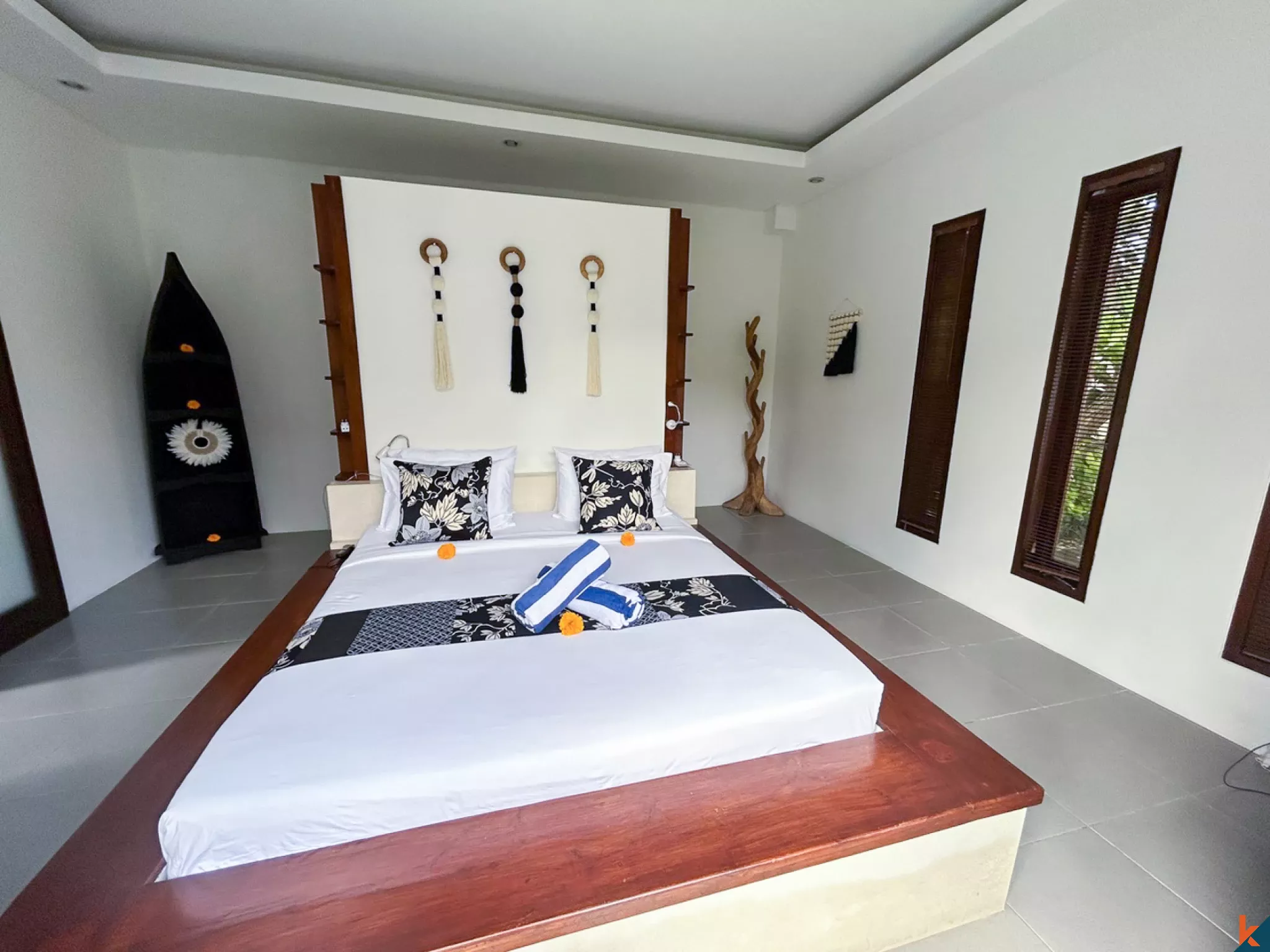 Properti Sewa Jangka Panjang Tiga Kamar Tidur yang Bergaya di Seminyak (Bidadari)