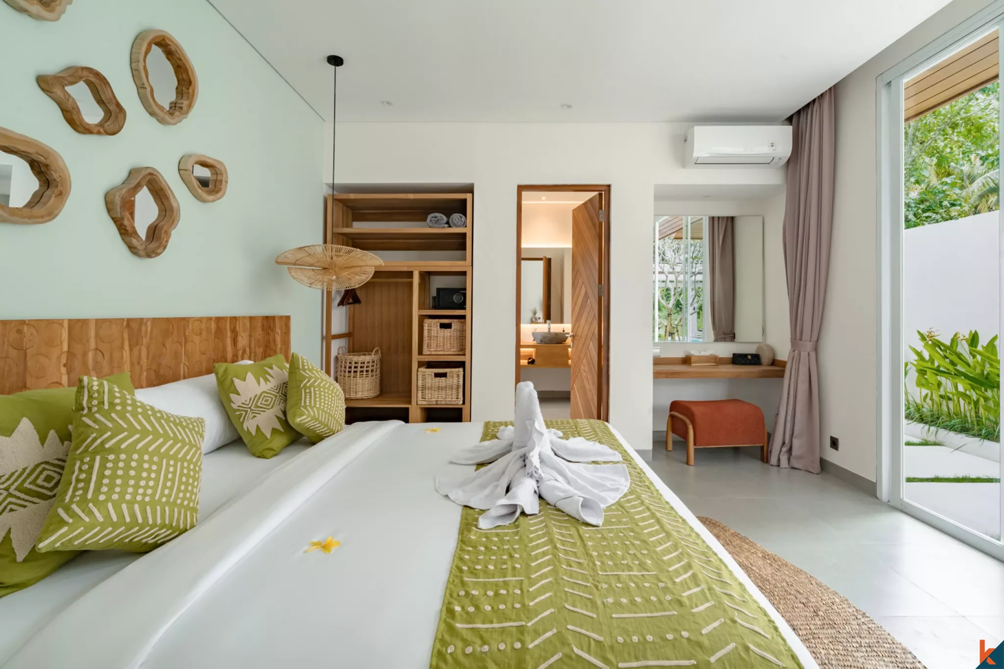 Modern 4-Bedroom Luxury Villa with Private Pool & Gym in Ubud