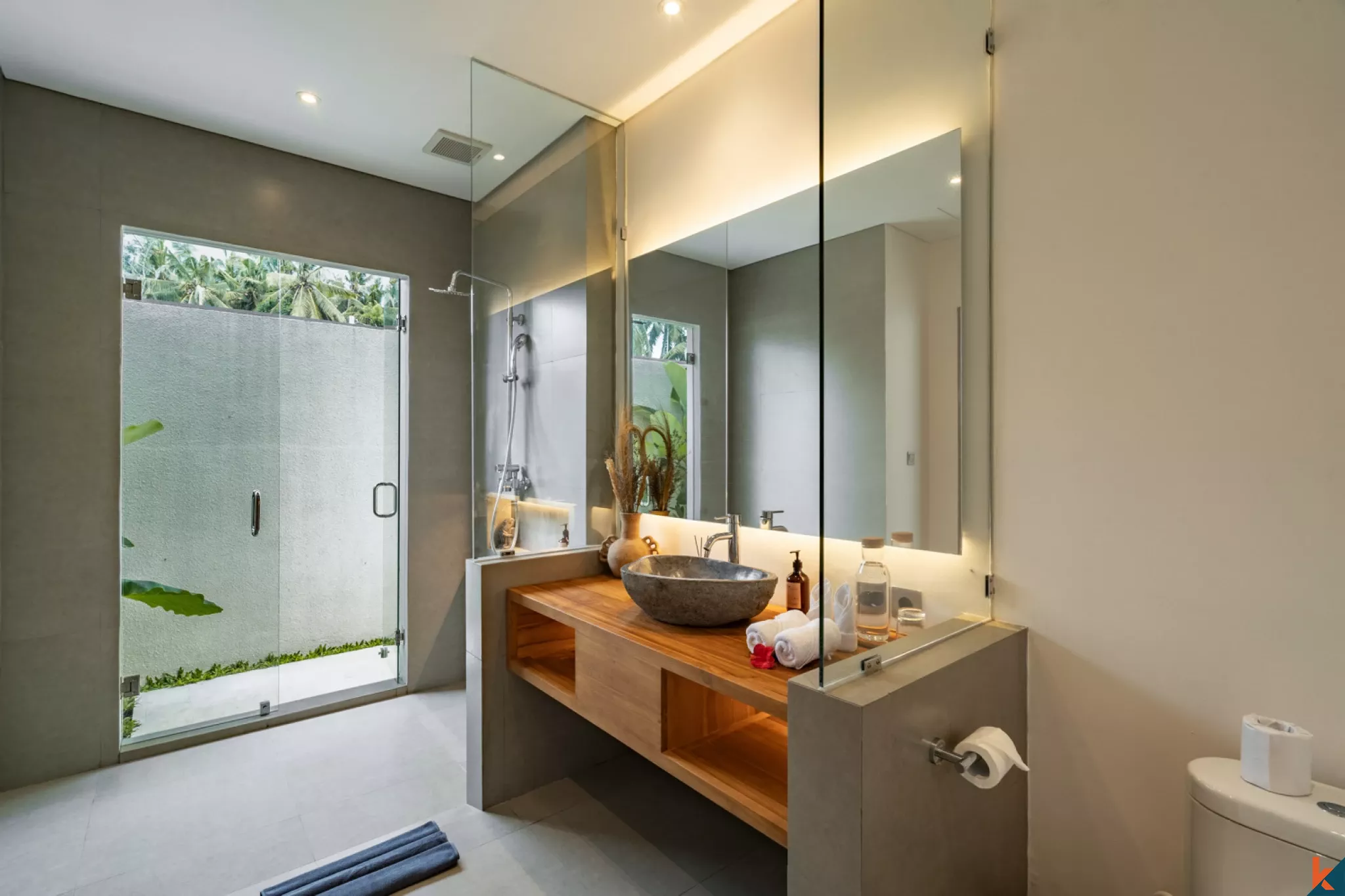 Modern 4-Bedroom Luxury Villa with Private Pool & Gym in Ubud