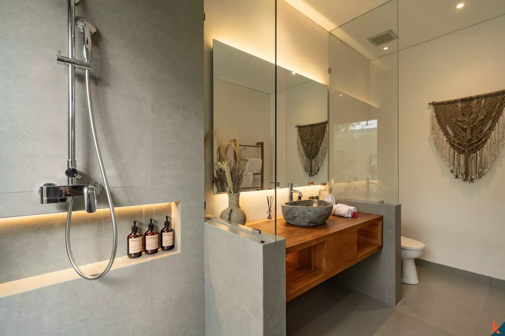 Modern 4-Bedroom Luxury Villa with Private Pool & Gym in Ubud