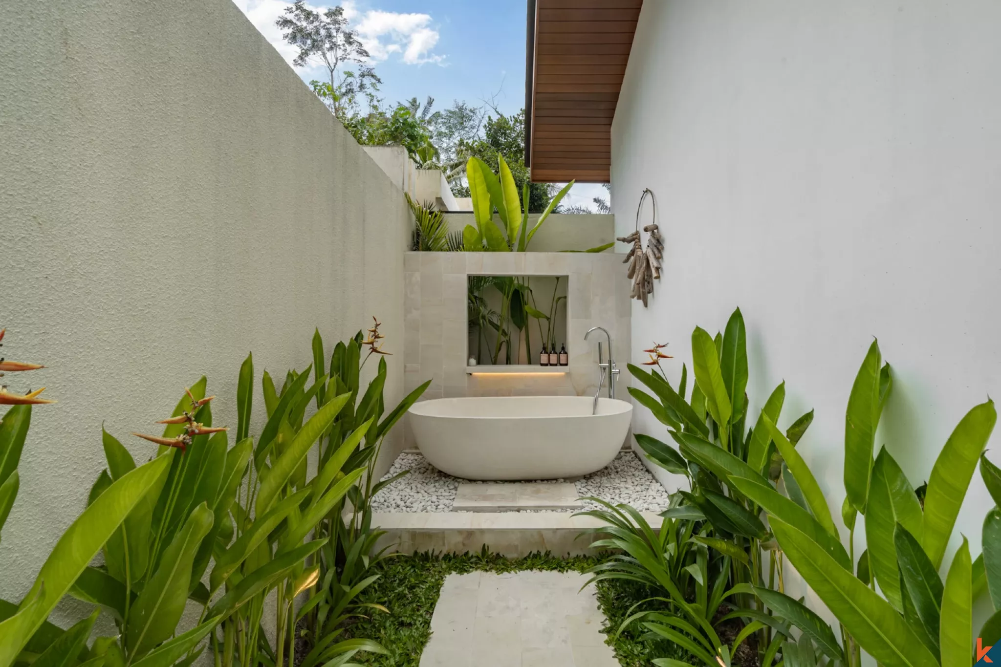 Modern 4-Bedroom Luxury Villa with Private Pool & Gym in Ubud