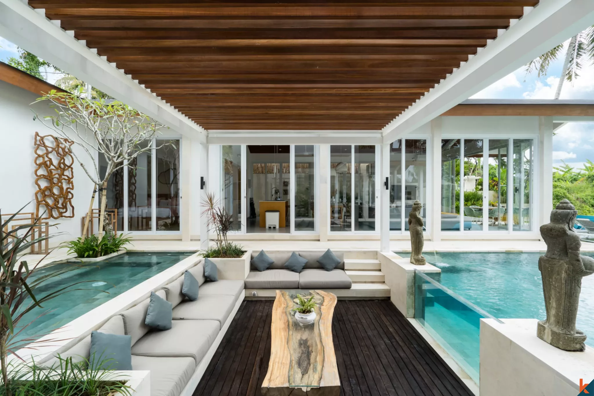 Modern 4-Bedroom Luxury Villa with Private Pool & Gym in Ubud