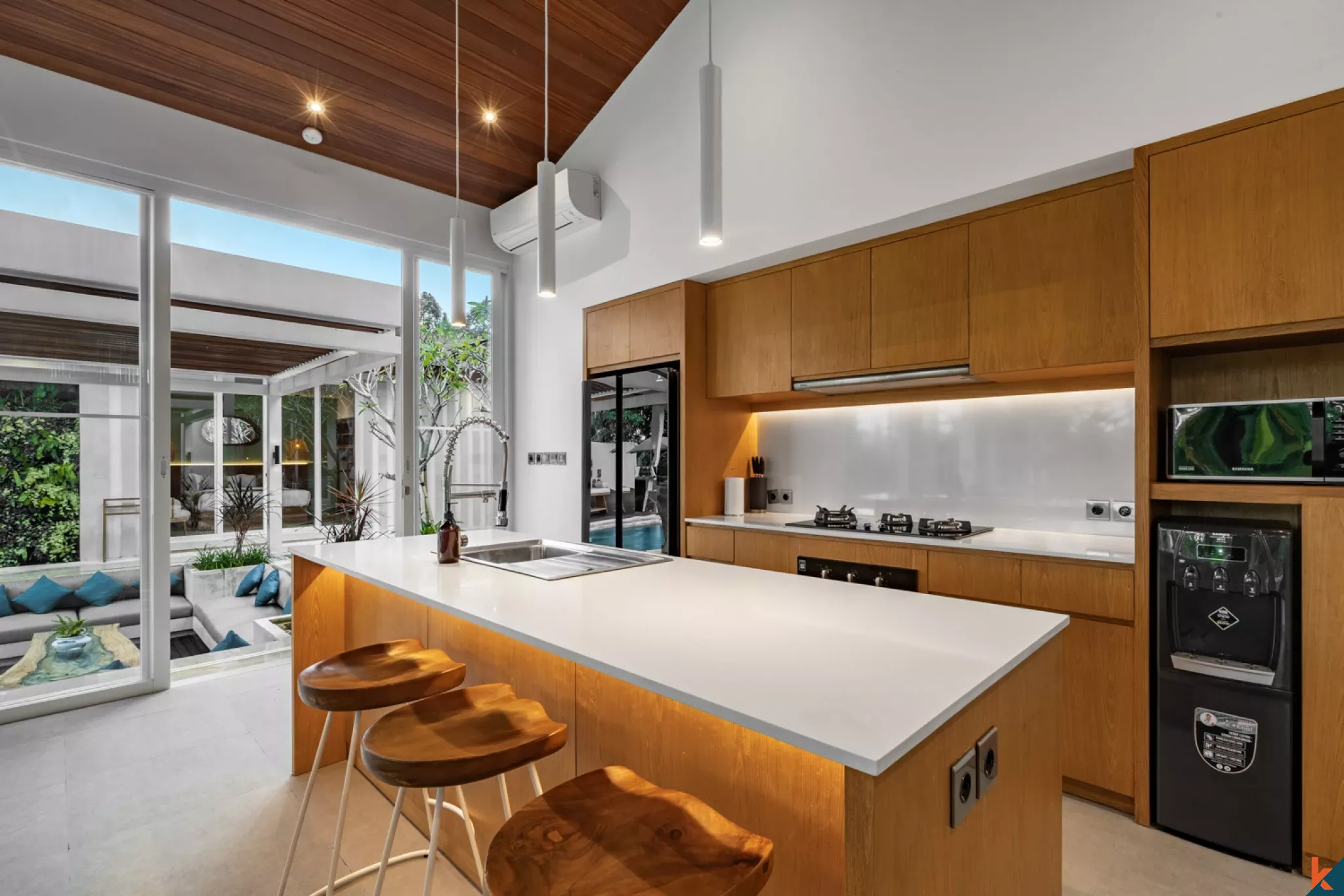 Modern 4-Bedroom Luxury Villa with Private Pool & Gym in Ubud
